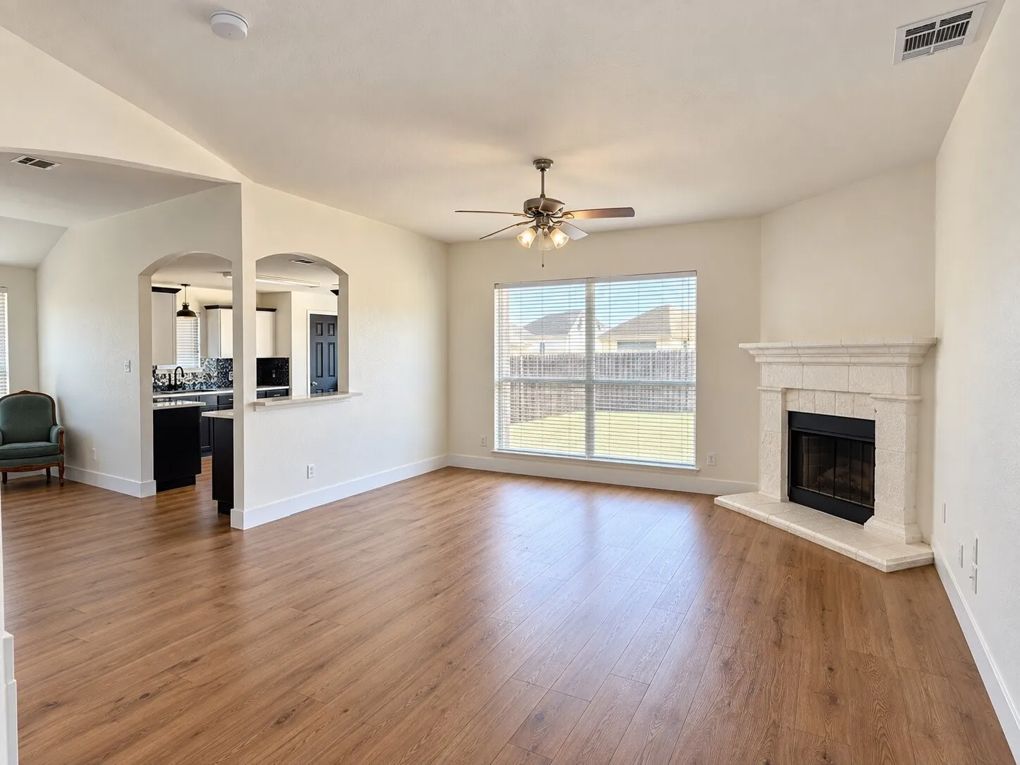 Single Family Residence For Sale in Ellis County , 1334 Yukon Drive, Midlothian, Texas 76065, 4 Bedroom, 2 Bathroom, 2 Garage spaces, 1,767 Sqft, built in 2005, mls#21382367, Real Estate Agent in Midlothian, Homes For Sale in Ellis county, Homes For Sale in Midlothian, Realtor in Midlothian Texas, Real Estate Brokerage Independent Realty Texas, Luminita Cordes Realtor