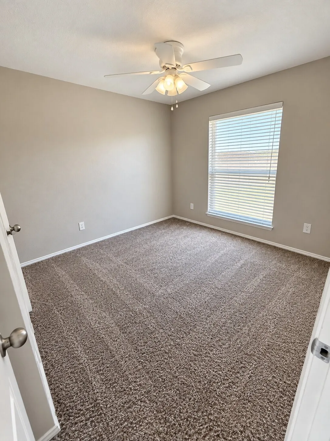 Single Family Residence For Sale in Ellis County , 1334 Yukon Drive, Midlothian, Texas 76065, 4 Bedroom, 2 Bathroom, 2 Garage spaces, 1,767 Sqft, built in 2005, mls#21382367, Real Estate Agent in Midlothian, Homes For Sale in Ellis county, Homes For Sale in Midlothian, Realtor in Midlothian Texas, Real Estate Brokerage Independent Realty Texas, Luminita Cordes Realtor