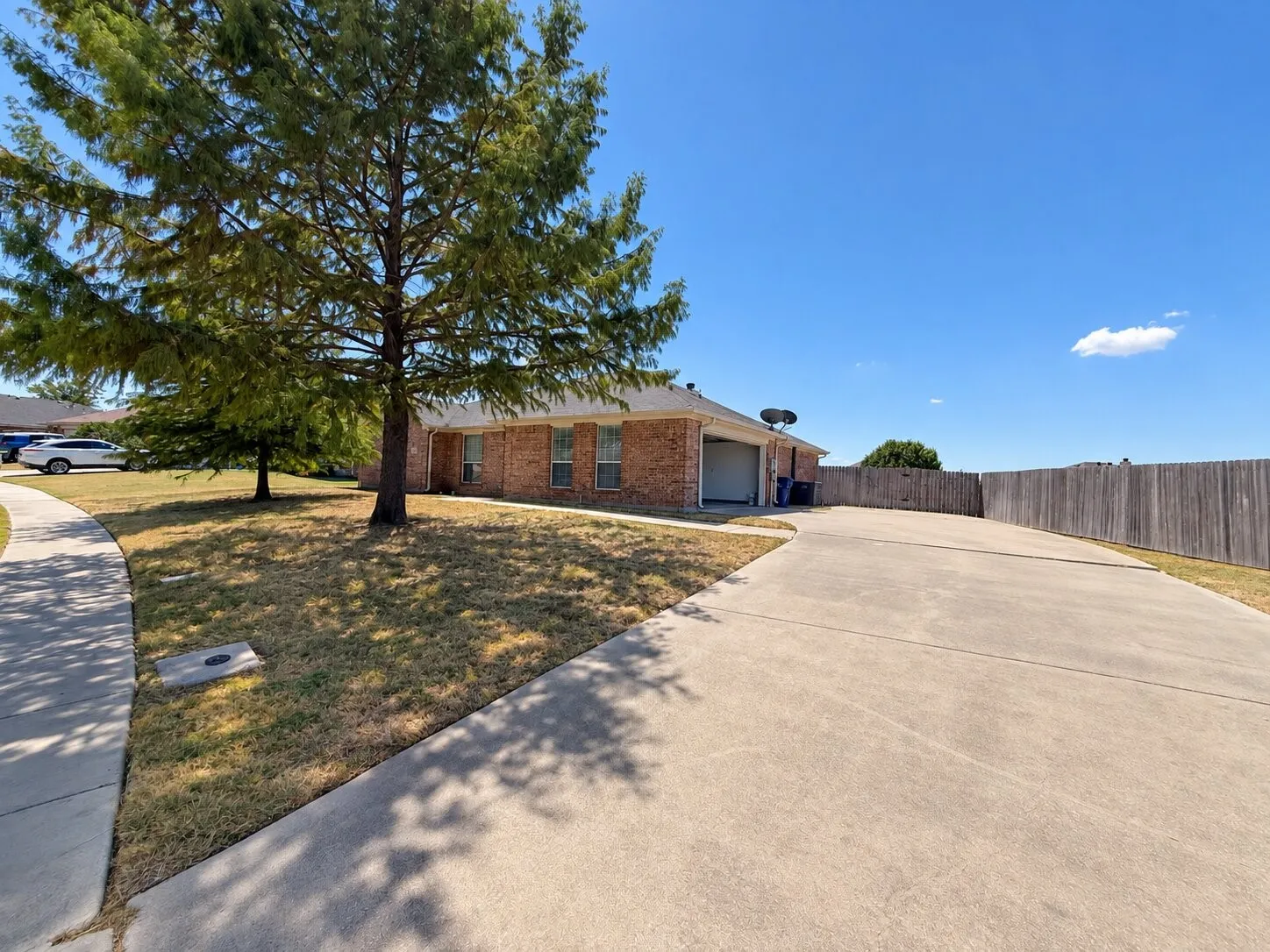 Single Family Residence For Sale in Ellis County , 1334 Yukon Drive, Midlothian, Texas 76065, 4 Bedroom, 2 Bathroom, 2 Garage spaces, 1,767 Sqft, built in 2005, mls#21382367, Real Estate Agent in Midlothian, Homes For Sale in Ellis county, Homes For Sale in Midlothian, Realtor in Midlothian Texas, Real Estate Brokerage Independent Realty Texas, Luminita Cordes Realtor