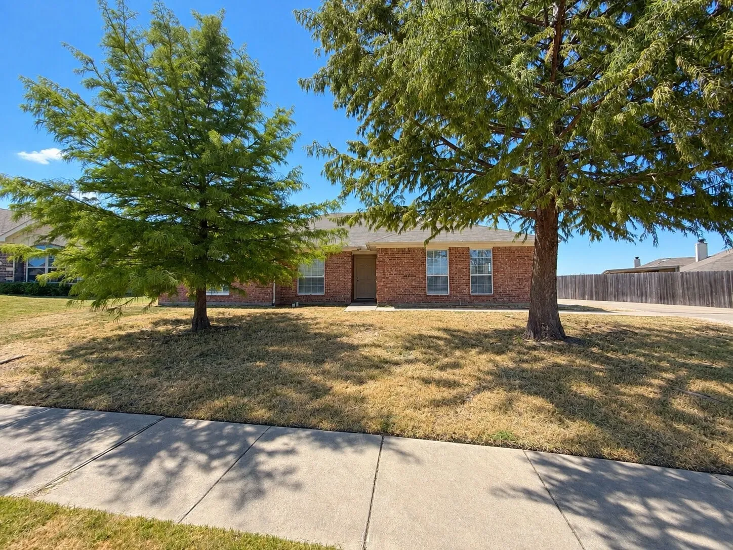 Single Family Residence For Sale in Ellis County , 1334 Yukon Drive, Midlothian, Texas 76065, 4 Bedroom, 2 Bathroom, 2 Garage spaces, 1,767 Sqft, built in 2005, mls#21382367, Real Estate Agent in Midlothian, Homes For Sale in Ellis county, Homes For Sale in Midlothian, Realtor in Midlothian Texas, Real Estate Brokerage Independent Realty Texas, Luminita Cordes Realtor