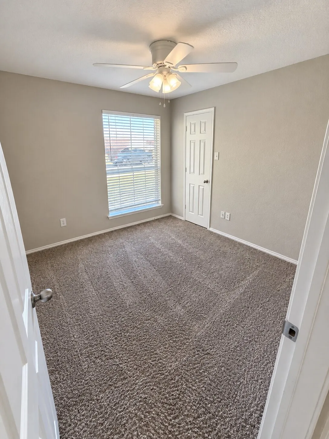 Single Family Residence For Sale in Ellis County , 1334 Yukon Drive, Midlothian, Texas 76065, 4 Bedroom, 2 Bathroom, 2 Garage spaces, 1,767 Sqft, built in 2005, mls#21382367, Real Estate Agent in Midlothian, Homes For Sale in Ellis county, Homes For Sale in Midlothian, Realtor in Midlothian Texas, Real Estate Brokerage Independent Realty Texas, Luminita Cordes Realtor