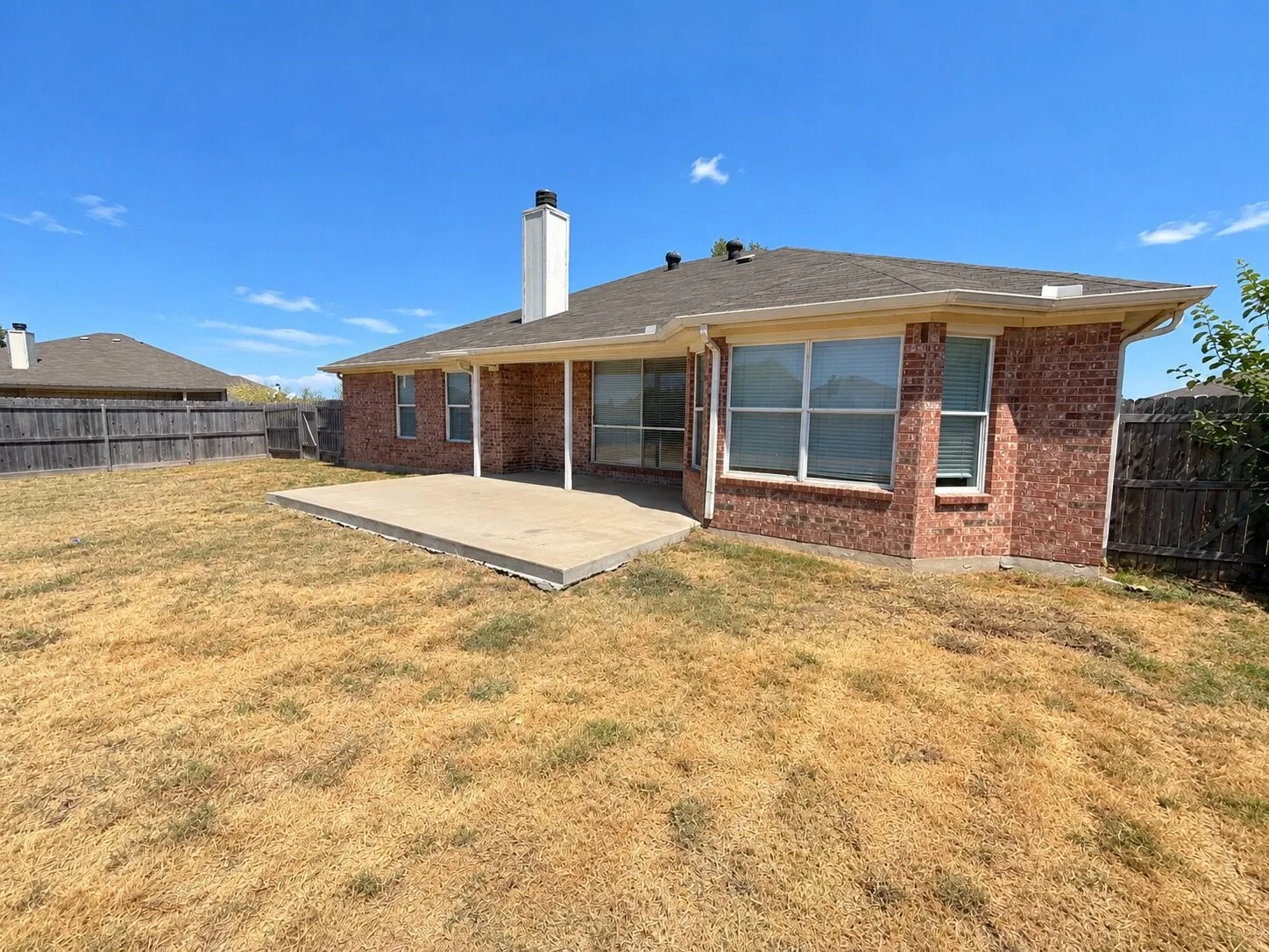 Single Family Residence For Sale in Ellis County , 1334 Yukon Drive, Midlothian, Texas 76065, 4 Bedroom, 2 Bathroom, 2 Garage spaces, 1,767 Sqft, built in 2005, mls#21382367, Real Estate Agent in Midlothian, Homes For Sale in Ellis county, Homes For Sale in Midlothian, Realtor in Midlothian Texas, Real Estate Brokerage Independent Realty Texas, Luminita Cordes Realtor