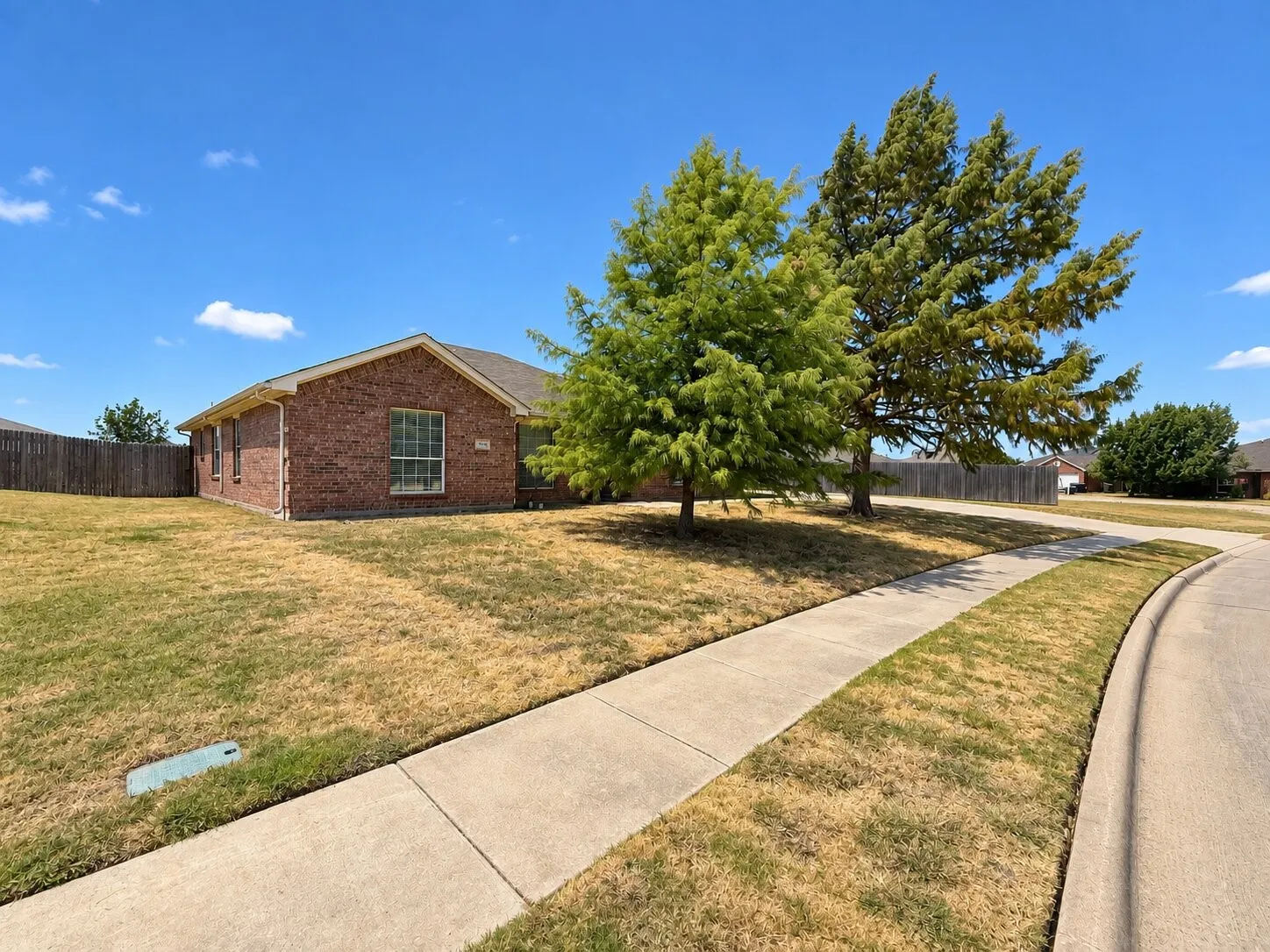 Single Family Residence For Sale in Ellis County , 1334 Yukon Drive, Midlothian, Texas 76065, 4 Bedroom, 2 Bathroom, 2 Garage spaces, 1,767 Sqft, built in 2005, mls#21382367, Real Estate Agent in Midlothian, Homes For Sale in Ellis county, Homes For Sale in Midlothian, Realtor in Midlothian Texas, Real Estate Brokerage Independent Realty Texas, Luminita Cordes Realtor