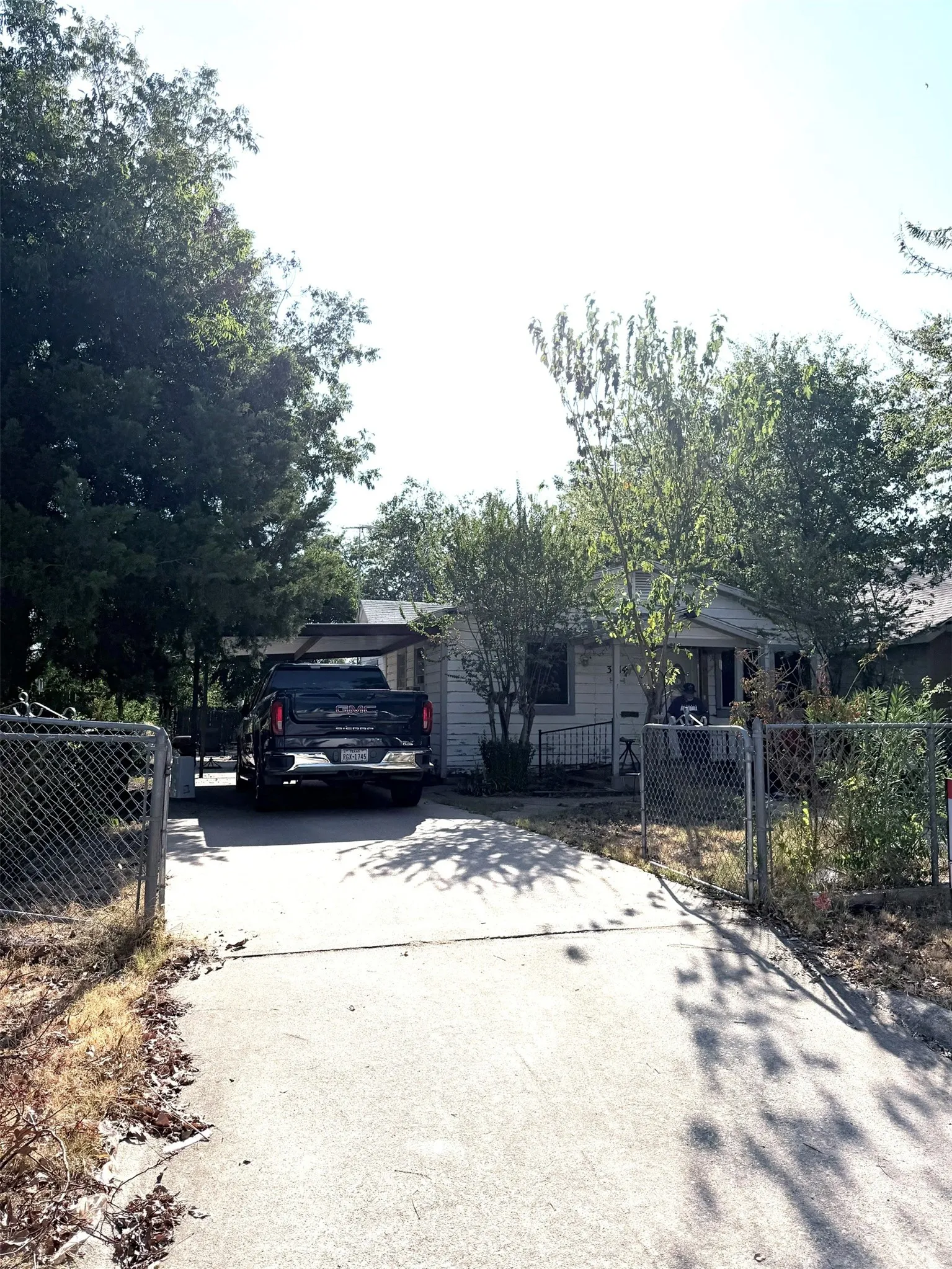 Single Family Residence For Sale in Tarrant County , 3514 Clinton Avenue, Fort Worth, Texas 76106, 3 Bedroom, 1 Bathroom, Garage spaces, 848 Sqft, built in 1954, mls#21383992, Real Estate Agent in Fort Worth, Homes For Sale in Tarrant county, Homes For Sale in Fort Worth, Realtor in Fort Worth Texas, Real Estate Brokerage Independent Realty Texas, Luminita Cordes Realtor