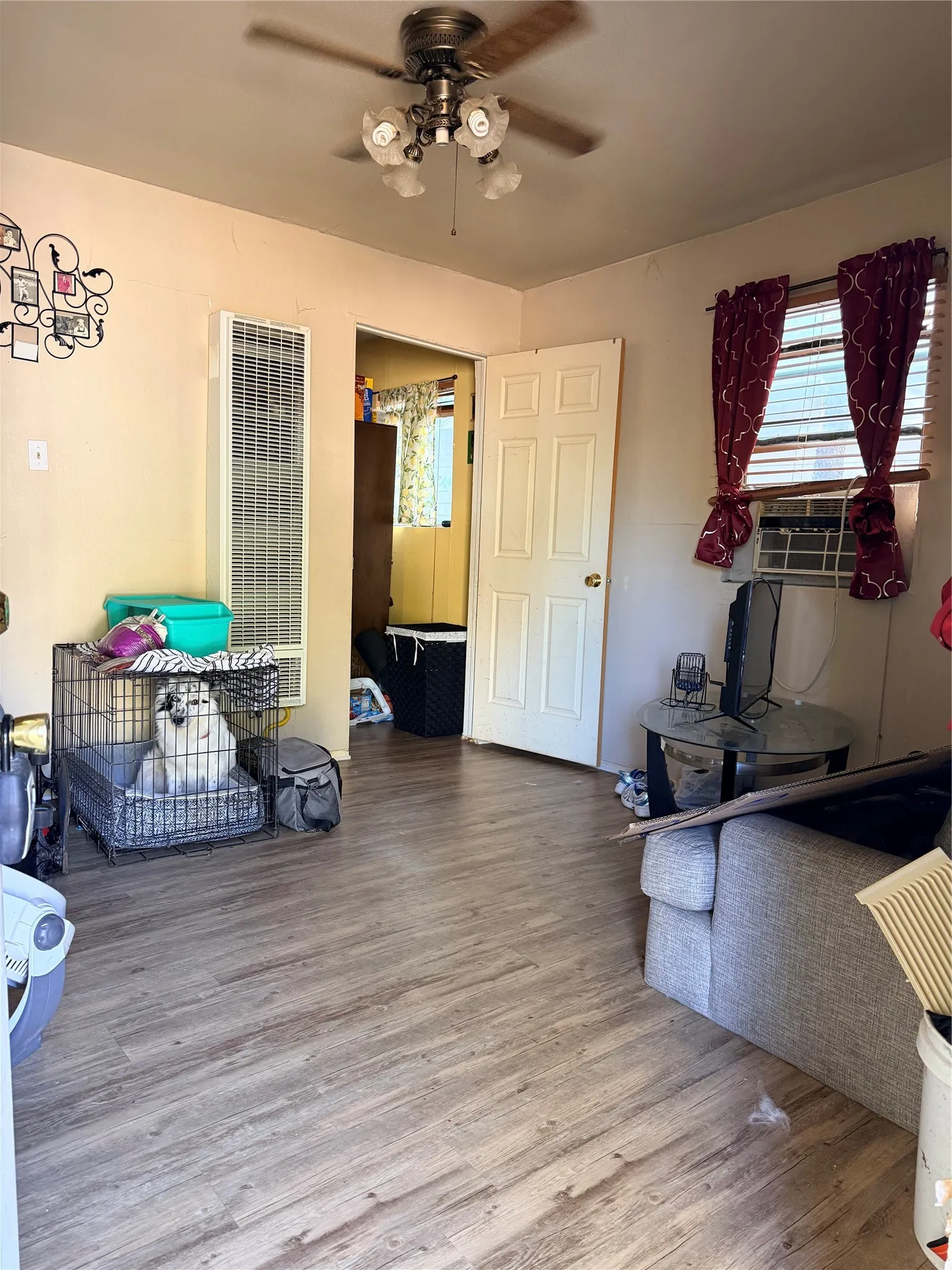 Single Family Residence For Sale in Tarrant County , 3514 Clinton Avenue, Fort Worth, Texas 76106, 3 Bedroom, 1 Bathroom, Garage spaces, 848 Sqft, built in 1954, mls#21383992, Real Estate Agent in Fort Worth, Homes For Sale in Tarrant county, Homes For Sale in Fort Worth, Realtor in Fort Worth Texas, Real Estate Brokerage Independent Realty Texas, Luminita Cordes Realtor