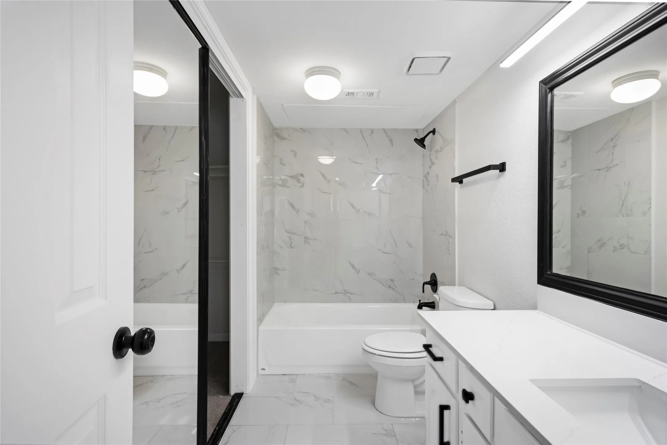 Condominium For Rent in Dallas County , 2835 Keller Springs Road 903, Carrollton, Texas 75006, 2 Bedroom, 3 Bathroom, Garage spaces, 1,264 Sqft, built in 1982, mls#21383997, Real Estate Agent in Carrollton, Homes For Rent in Dallas county, Homes For Rent in Carrollton, Realtor in Carrollton Texas, Real Estate Brokerage Independent Realty Texas, Luminita Cordes Realtor