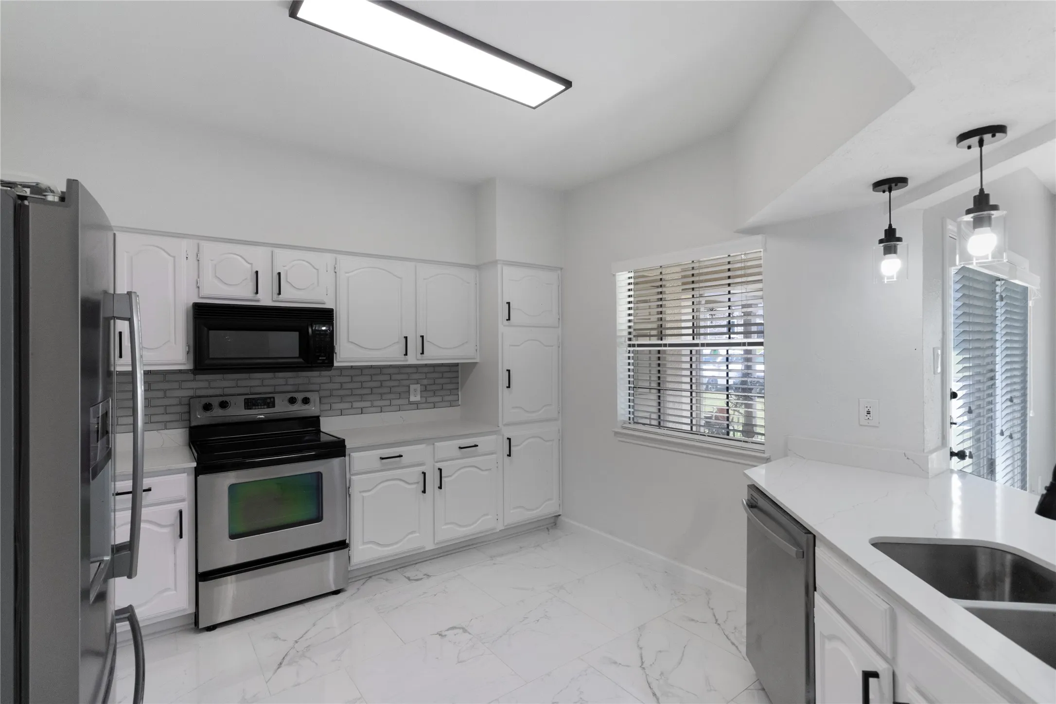 Condominium For Rent in Dallas County , 2835 Keller Springs Road 903, Carrollton, Texas 75006, 2 Bedroom, 3 Bathroom, Garage spaces, 1,264 Sqft, built in 1982, mls#21383997, Real Estate Agent in Carrollton, Homes For Rent in Dallas county, Homes For Rent in Carrollton, Realtor in Carrollton Texas, Real Estate Brokerage Independent Realty Texas, Luminita Cordes Realtor