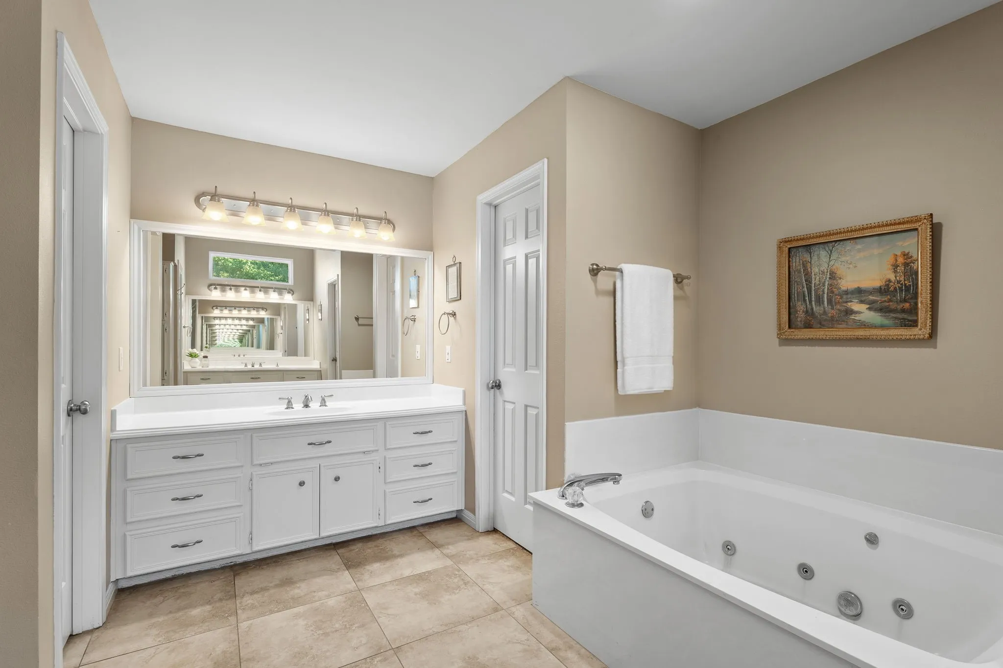 Single Family Residence For Sale in Mc Lennan County , 10026 Forest View Drive, Woodway, Texas 76712, 4 Bedroom, 3 Bathroom, 2 Garage spaces, 3,929 Sqft, built in 1984, mls#21383825, Real Estate Agent in Woodway, Homes For Sale in Mc Lennan county, Homes For Sale in Woodway, Realtor in Woodway Texas, Real Estate Brokerage Independent Realty Texas, Luminita Cordes Realtor