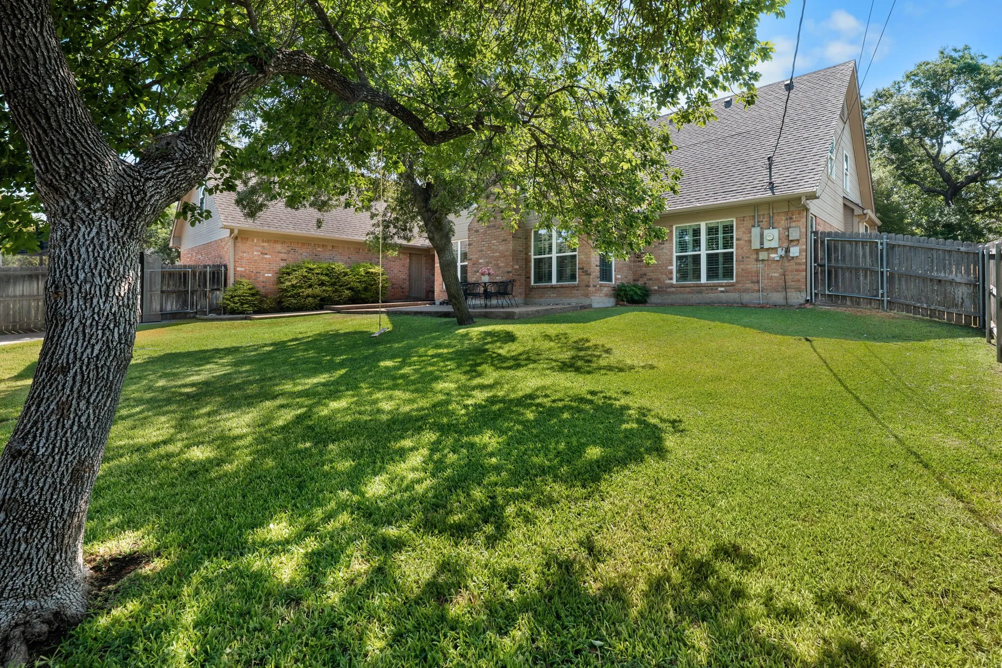 Single Family Residence For Sale in Mc Lennan County , 10026 Forest View Drive, Woodway, Texas 76712, 4 Bedroom, 3 Bathroom, 2 Garage spaces, 3,929 Sqft, built in 1984, mls#21383825, Real Estate Agent in Woodway, Homes For Sale in Mc Lennan county, Homes For Sale in Woodway, Realtor in Woodway Texas, Real Estate Brokerage Independent Realty Texas, Luminita Cordes Realtor