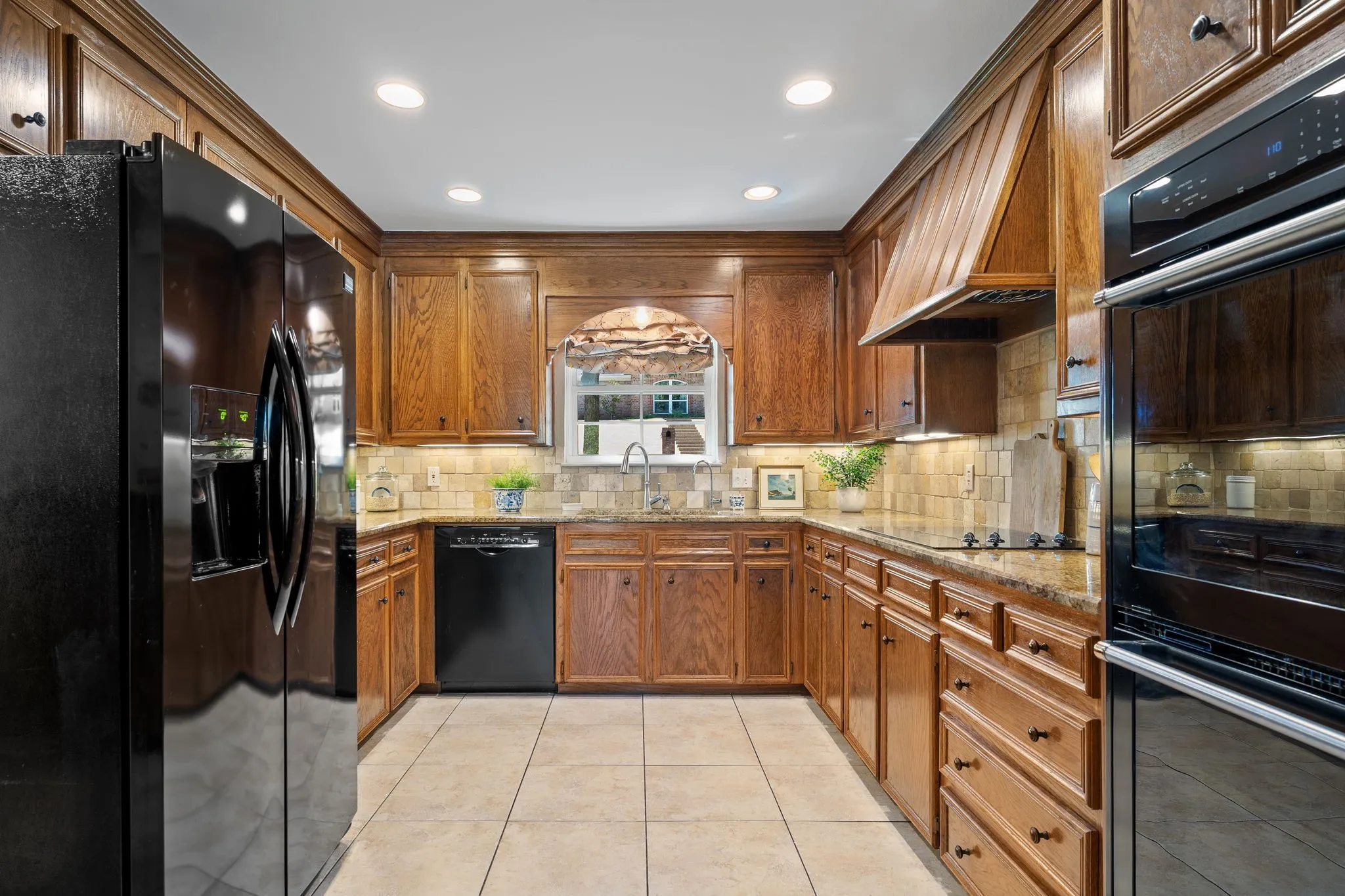 Single Family Residence For Sale in Mc Lennan County , 10026 Forest View Drive, Woodway, Texas 76712, 4 Bedroom, 3 Bathroom, 2 Garage spaces, 3,929 Sqft, built in 1984, mls#21383825, Real Estate Agent in Woodway, Homes For Sale in Mc Lennan county, Homes For Sale in Woodway, Realtor in Woodway Texas, Real Estate Brokerage Independent Realty Texas, Luminita Cordes Realtor