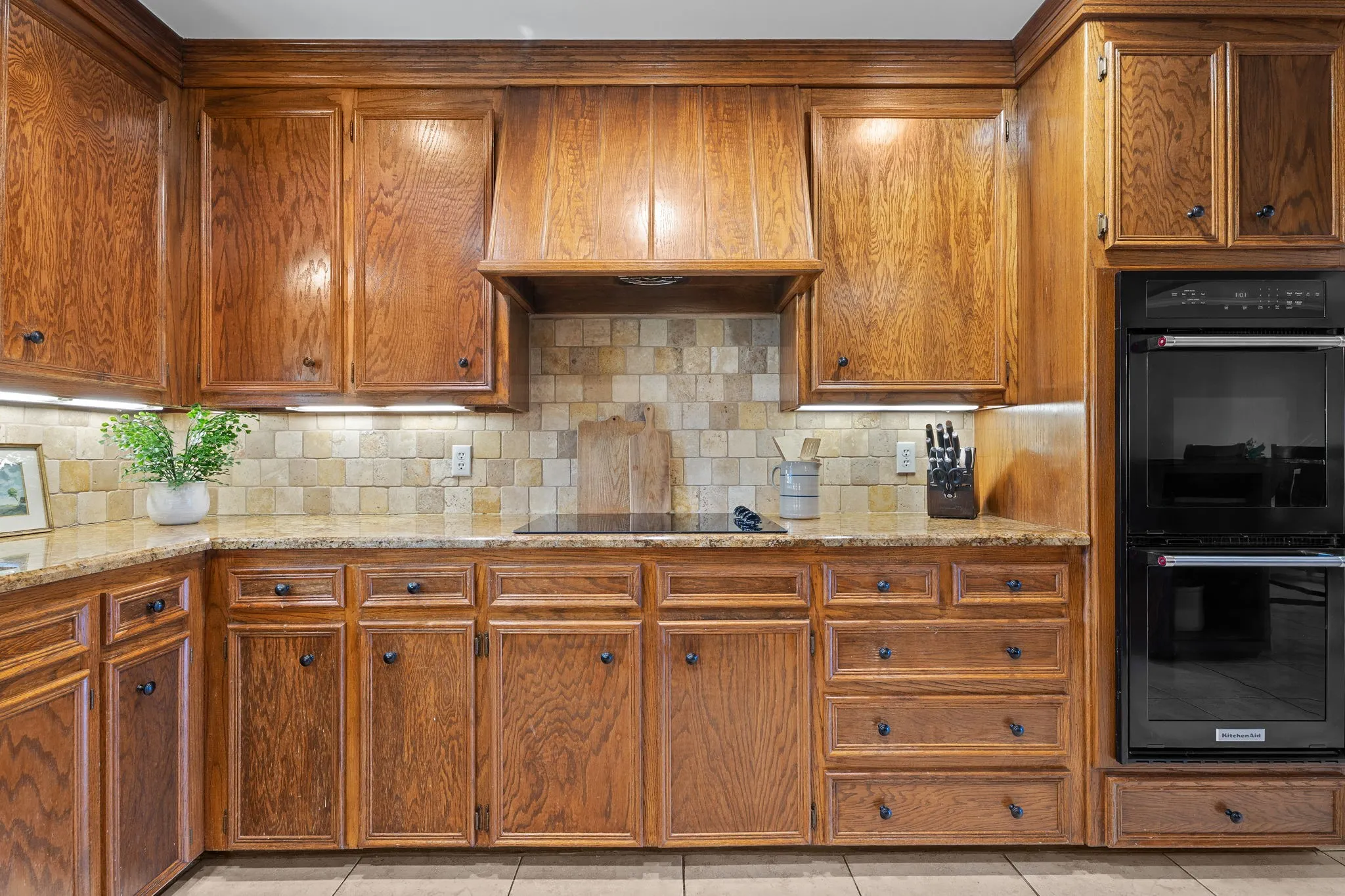 Single Family Residence For Sale in Mc Lennan County , 10026 Forest View Drive, Woodway, Texas 76712, 4 Bedroom, 3 Bathroom, 2 Garage spaces, 3,929 Sqft, built in 1984, mls#21383825, Real Estate Agent in Woodway, Homes For Sale in Mc Lennan county, Homes For Sale in Woodway, Realtor in Woodway Texas, Real Estate Brokerage Independent Realty Texas, Luminita Cordes Realtor