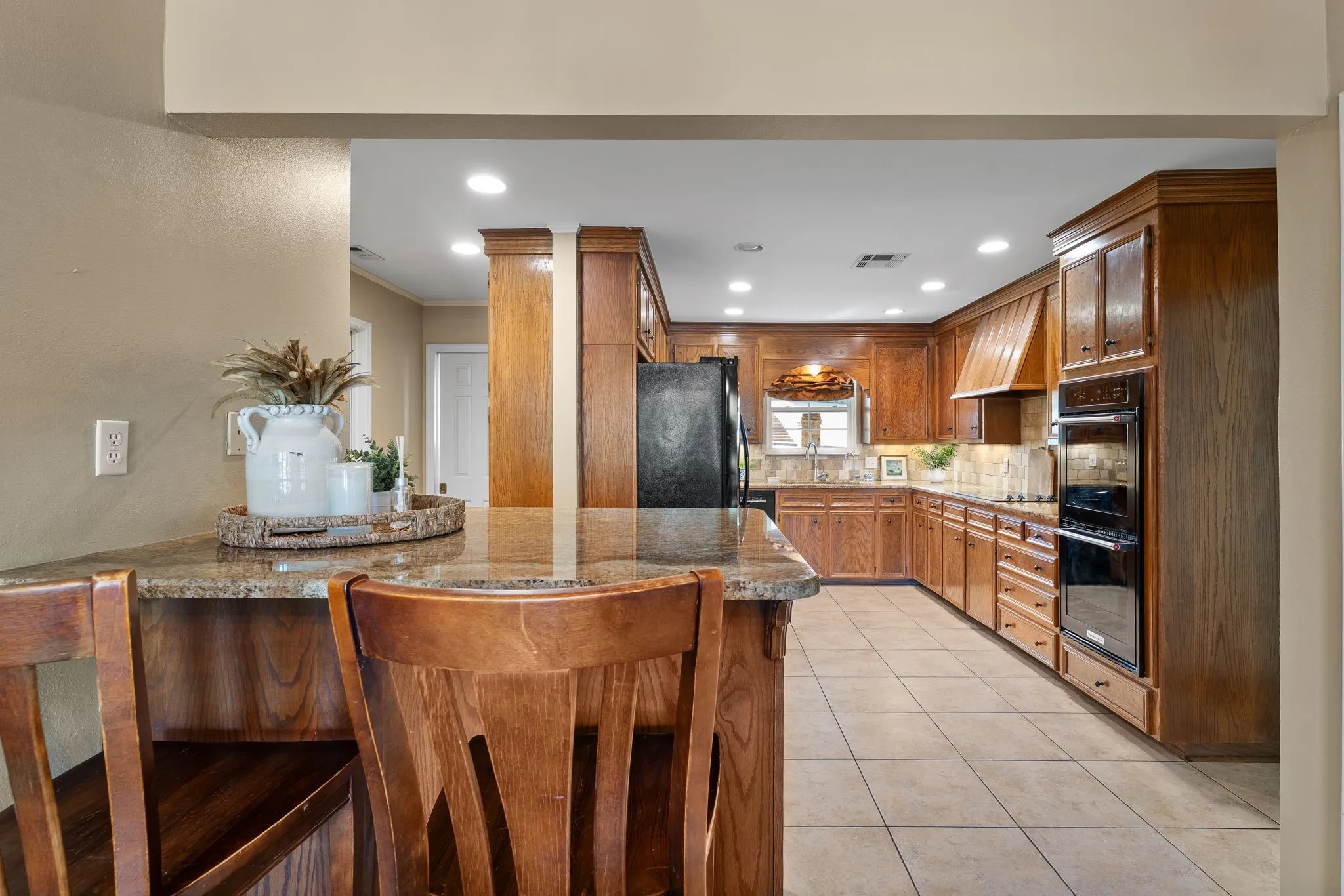 Single Family Residence For Sale in Mc Lennan County , 10026 Forest View Drive, Woodway, Texas 76712, 4 Bedroom, 3 Bathroom, 2 Garage spaces, 3,929 Sqft, built in 1984, mls#21383825, Real Estate Agent in Woodway, Homes For Sale in Mc Lennan county, Homes For Sale in Woodway, Realtor in Woodway Texas, Real Estate Brokerage Independent Realty Texas, Luminita Cordes Realtor
