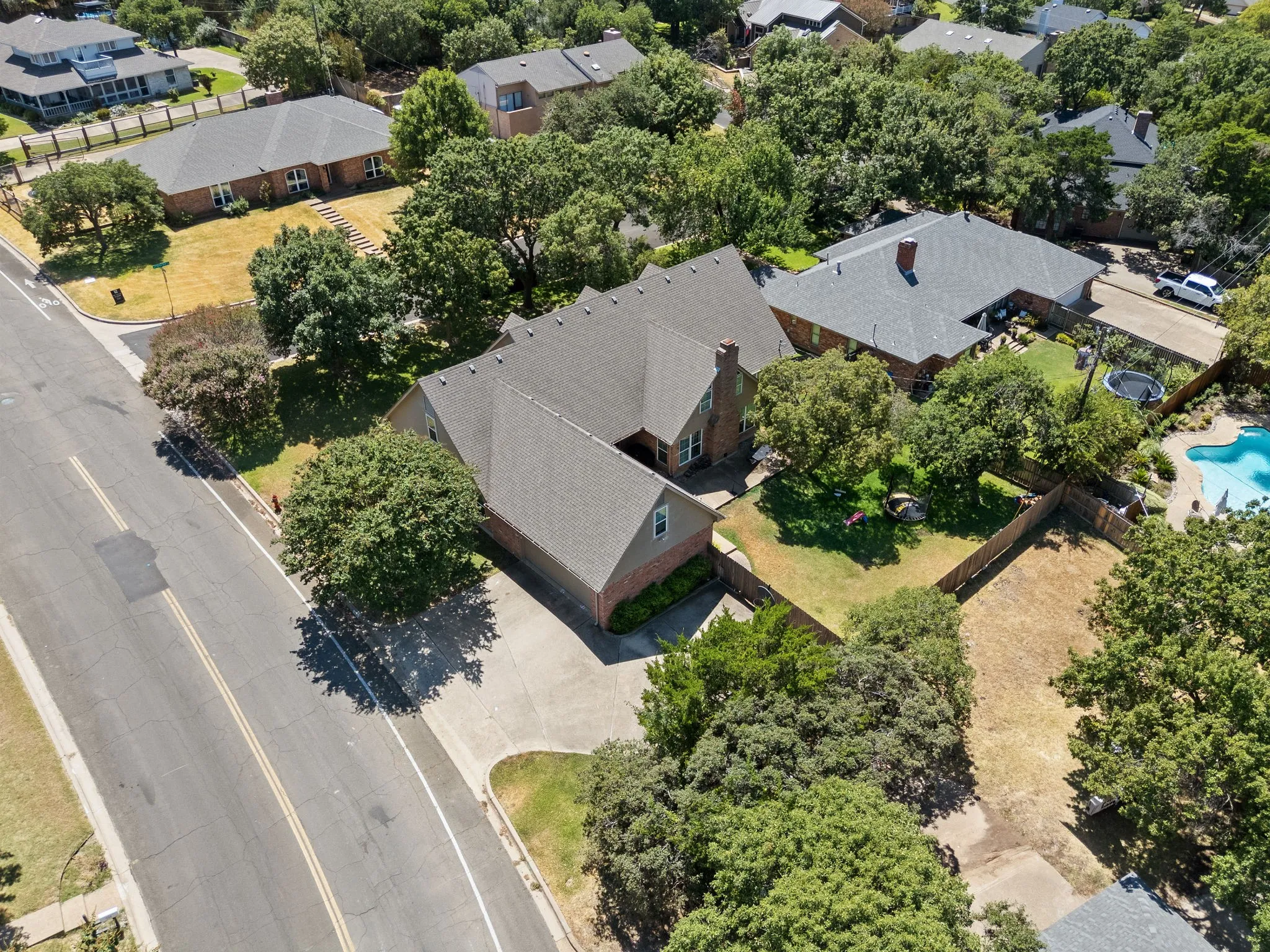 Single Family Residence For Sale in Mc Lennan County , 10026 Forest View Drive, Woodway, Texas 76712, 4 Bedroom, 3 Bathroom, 2 Garage spaces, 3,929 Sqft, built in 1984, mls#21383825, Real Estate Agent in Woodway, Homes For Sale in Mc Lennan county, Homes For Sale in Woodway, Realtor in Woodway Texas, Real Estate Brokerage Independent Realty Texas, Luminita Cordes Realtor
