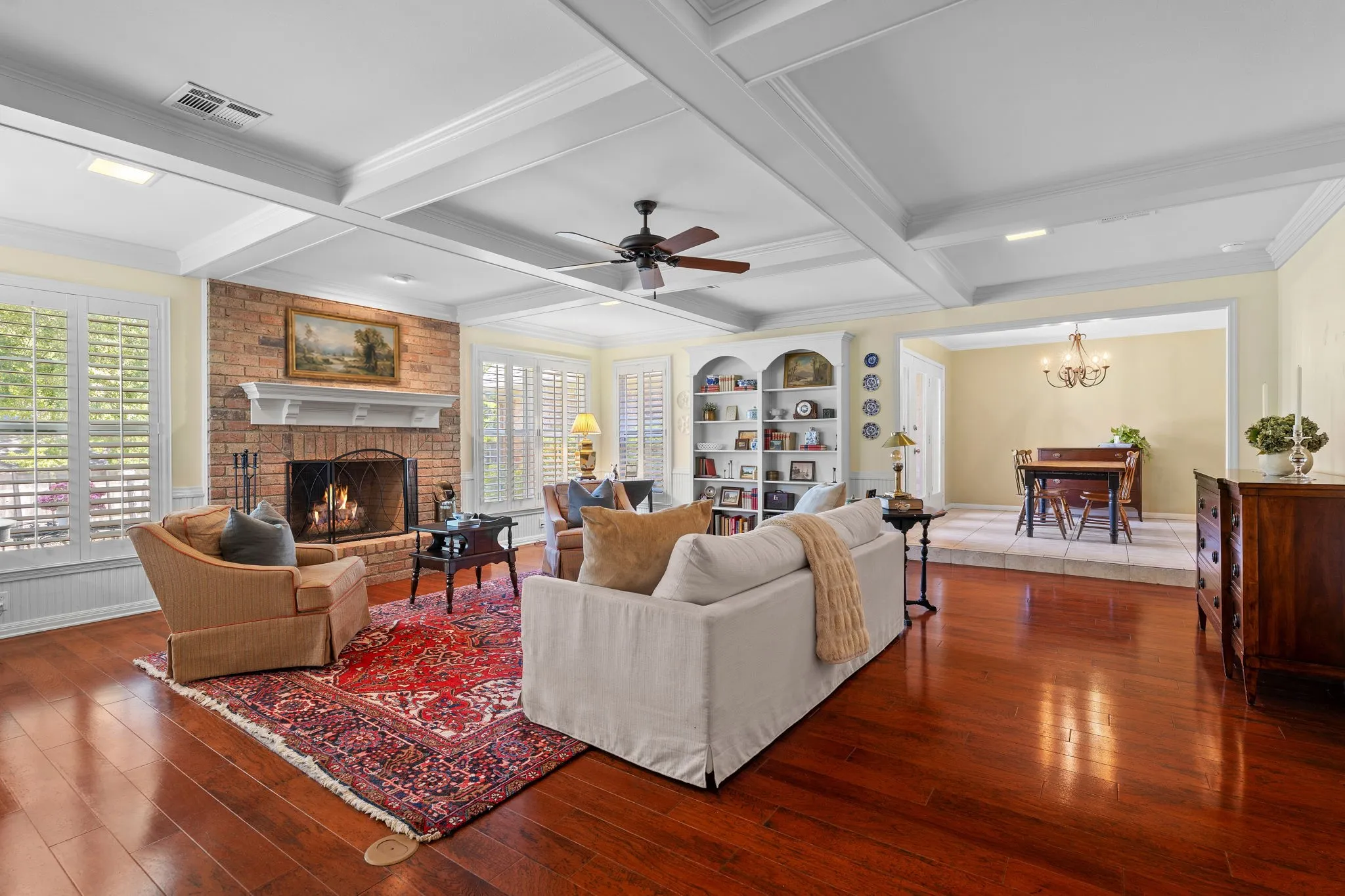 Single Family Residence For Sale in Mc Lennan County , 10026 Forest View Drive, Woodway, Texas 76712, 4 Bedroom, 3 Bathroom, 2 Garage spaces, 3,929 Sqft, built in 1984, mls#21383825, Real Estate Agent in Woodway, Homes For Sale in Mc Lennan county, Homes For Sale in Woodway, Realtor in Woodway Texas, Real Estate Brokerage Independent Realty Texas, Luminita Cordes Realtor