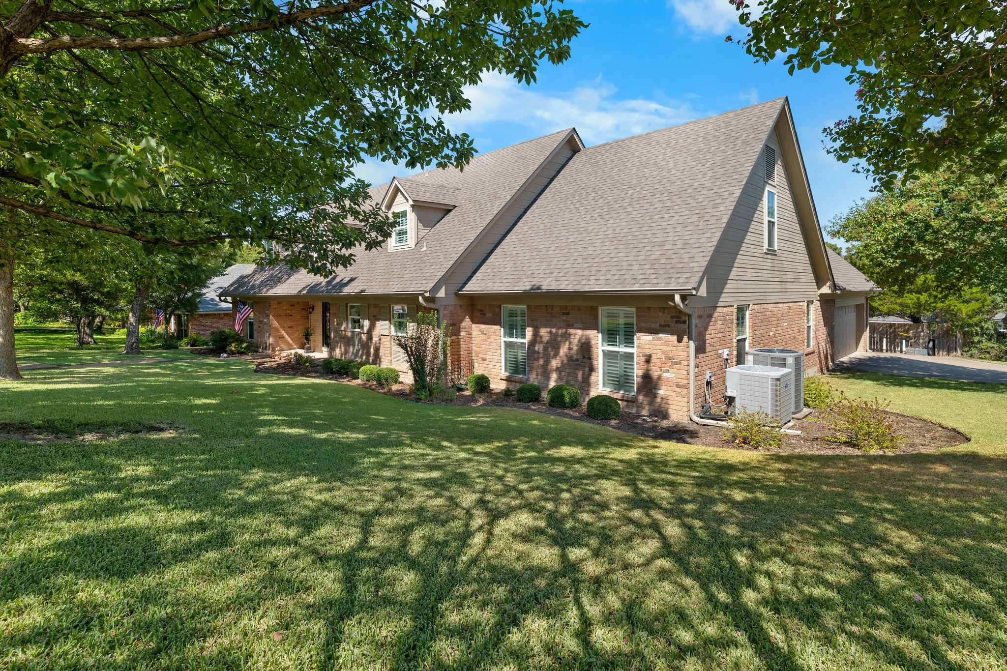 Single Family Residence For Sale in Mc Lennan County , 10026 Forest View Drive, Woodway, Texas 76712, 4 Bedroom, 3 Bathroom, 2 Garage spaces, 3,929 Sqft, built in 1984, mls#21383825, Real Estate Agent in Woodway, Homes For Sale in Mc Lennan county, Homes For Sale in Woodway, Realtor in Woodway Texas, Real Estate Brokerage Independent Realty Texas, Luminita Cordes Realtor