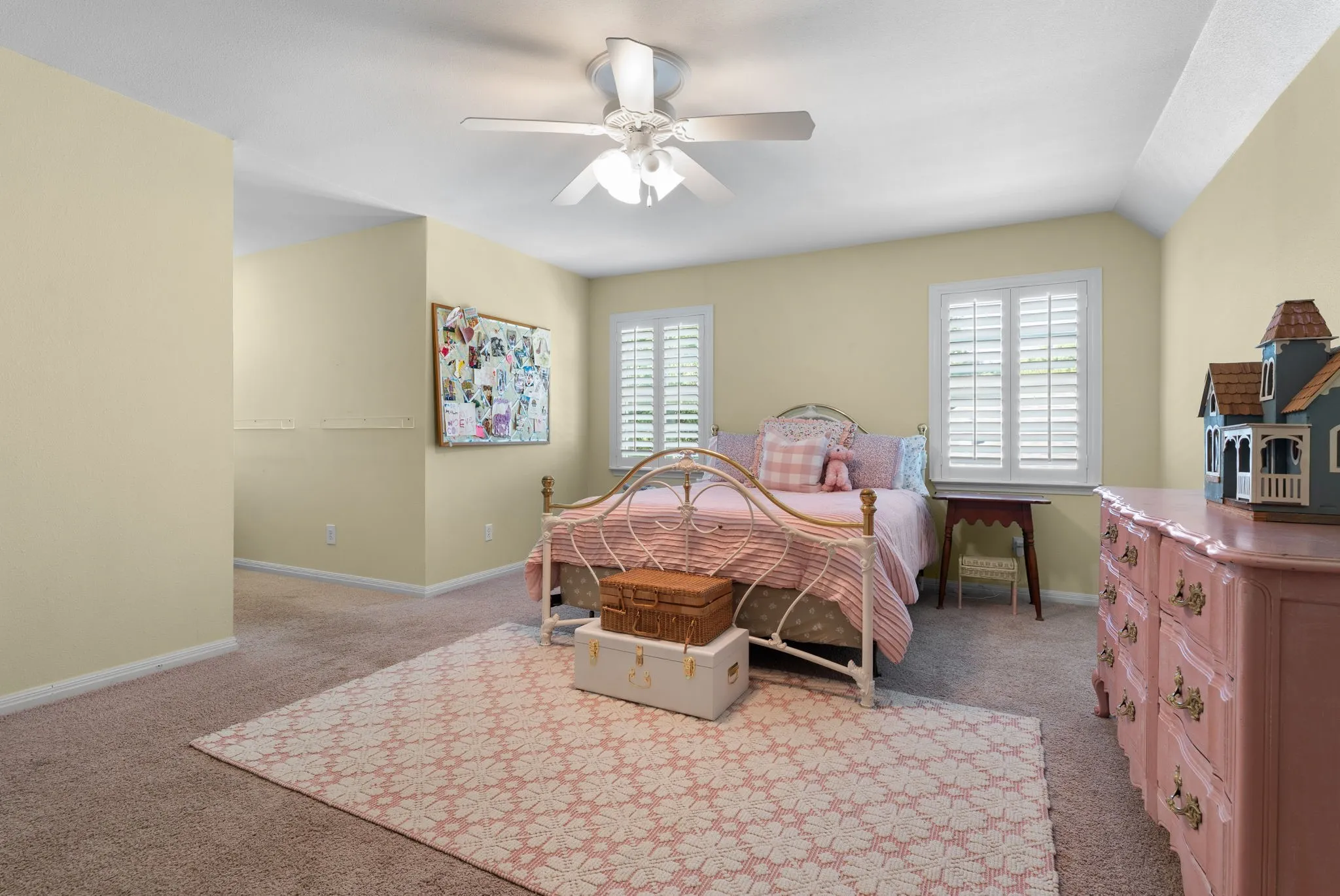Single Family Residence For Sale in Mc Lennan County , 10026 Forest View Drive, Woodway, Texas 76712, 4 Bedroom, 3 Bathroom, 2 Garage spaces, 3,929 Sqft, built in 1984, mls#21383825, Real Estate Agent in Woodway, Homes For Sale in Mc Lennan county, Homes For Sale in Woodway, Realtor in Woodway Texas, Real Estate Brokerage Independent Realty Texas, Luminita Cordes Realtor