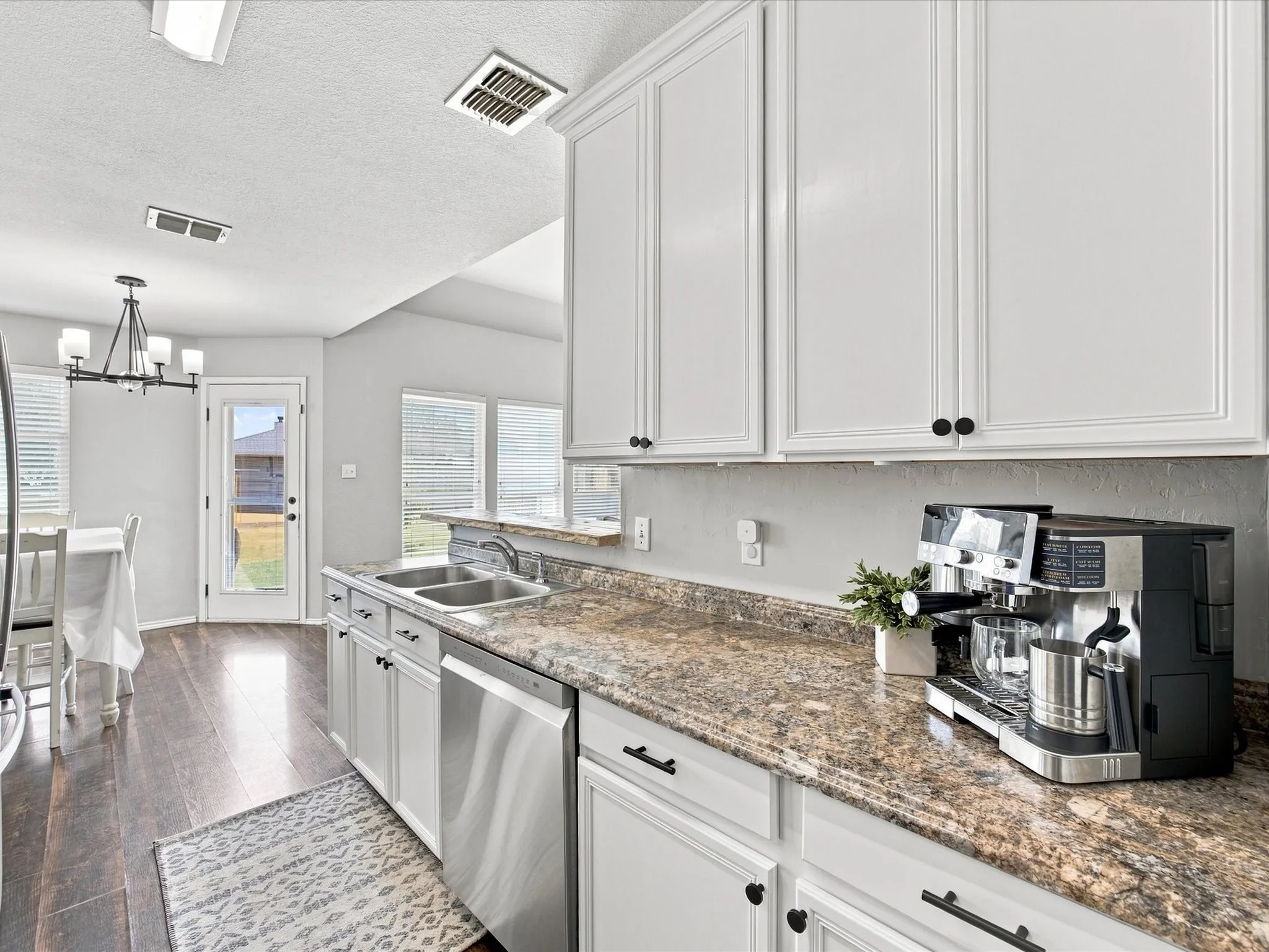 Single Family Residence For Sale in Wise County , 233 Kings Way Court, Rhome, Texas 76078, 3 Bedroom, 2 Bathroom, 2 Garage spaces, 1,382 Sqft, built in 2004, mls#21383624, Real Estate Agent in Rhome, Homes For Sale in Wise county, Homes For Sale in Rhome, Realtor in Rhome Texas, Real Estate Brokerage Independent Realty Texas, Luminita Cordes Realtor