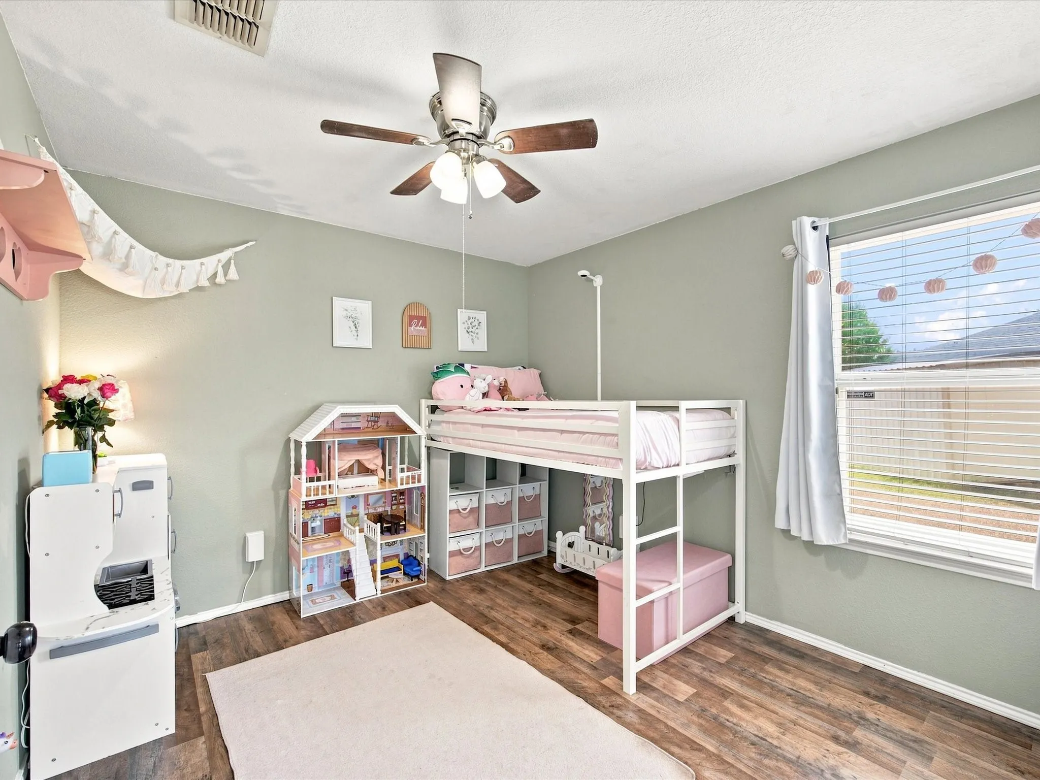 Single Family Residence For Sale in Wise County , 233 Kings Way Court, Rhome, Texas 76078, 3 Bedroom, 2 Bathroom, 2 Garage spaces, 1,382 Sqft, built in 2004, mls#21383624, Real Estate Agent in Rhome, Homes For Sale in Wise county, Homes For Sale in Rhome, Realtor in Rhome Texas, Real Estate Brokerage Independent Realty Texas, Luminita Cordes Realtor