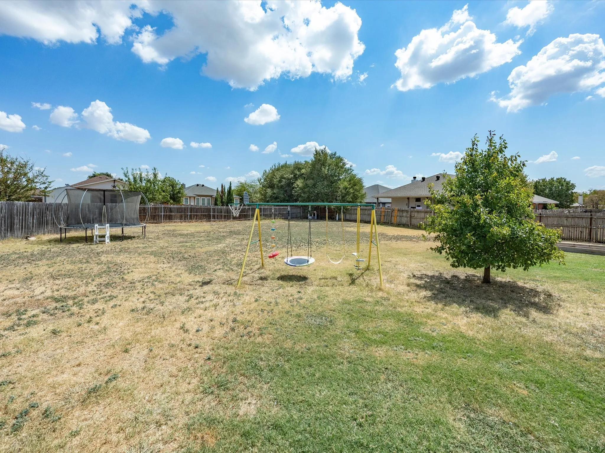 Single Family Residence For Sale in Wise County , 233 Kings Way Court, Rhome, Texas 76078, 3 Bedroom, 2 Bathroom, 2 Garage spaces, 1,382 Sqft, built in 2004, mls#21383624, Real Estate Agent in Rhome, Homes For Sale in Wise county, Homes For Sale in Rhome, Realtor in Rhome Texas, Real Estate Brokerage Independent Realty Texas, Luminita Cordes Realtor