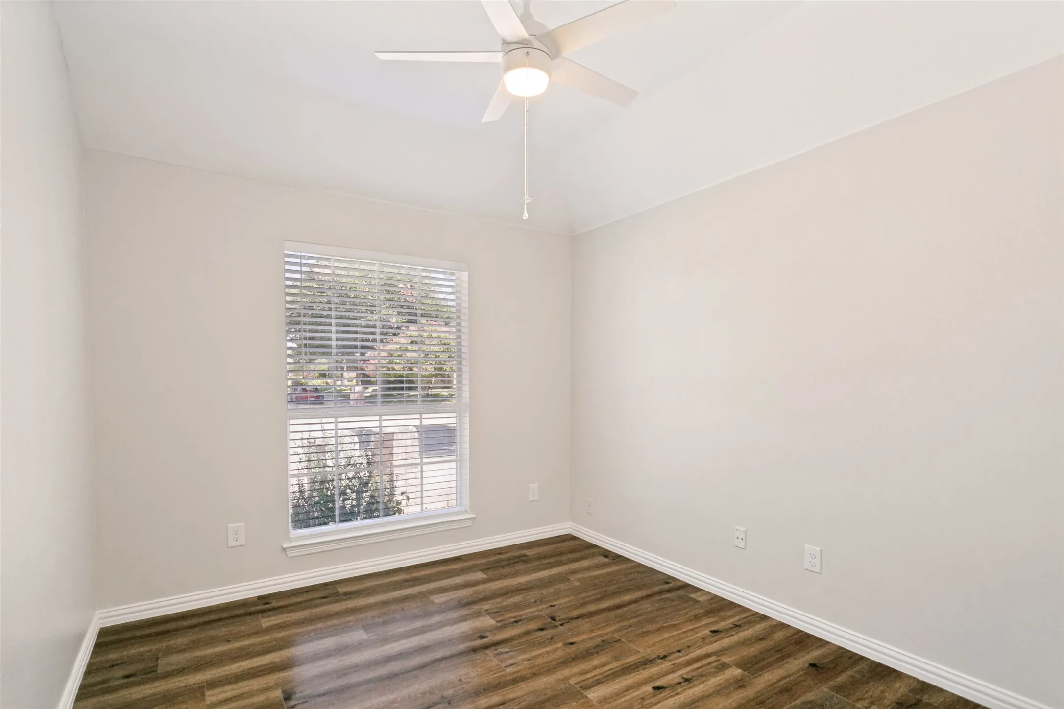 Single Family Residence For Rent in Collin County , 4034 Midrose Trail, Dallas, Texas 75287, 3 Bedroom, 2 Bathroom, 2 Garage spaces, 1,587 Sqft, built in 1997, mls#21383855, Real Estate Agent in Dallas, Homes For Rent in Collin county, Homes For Rent in Dallas, Realtor in Dallas Texas, Real Estate Brokerage Independent Realty Texas, Luminita Cordes Realtor
