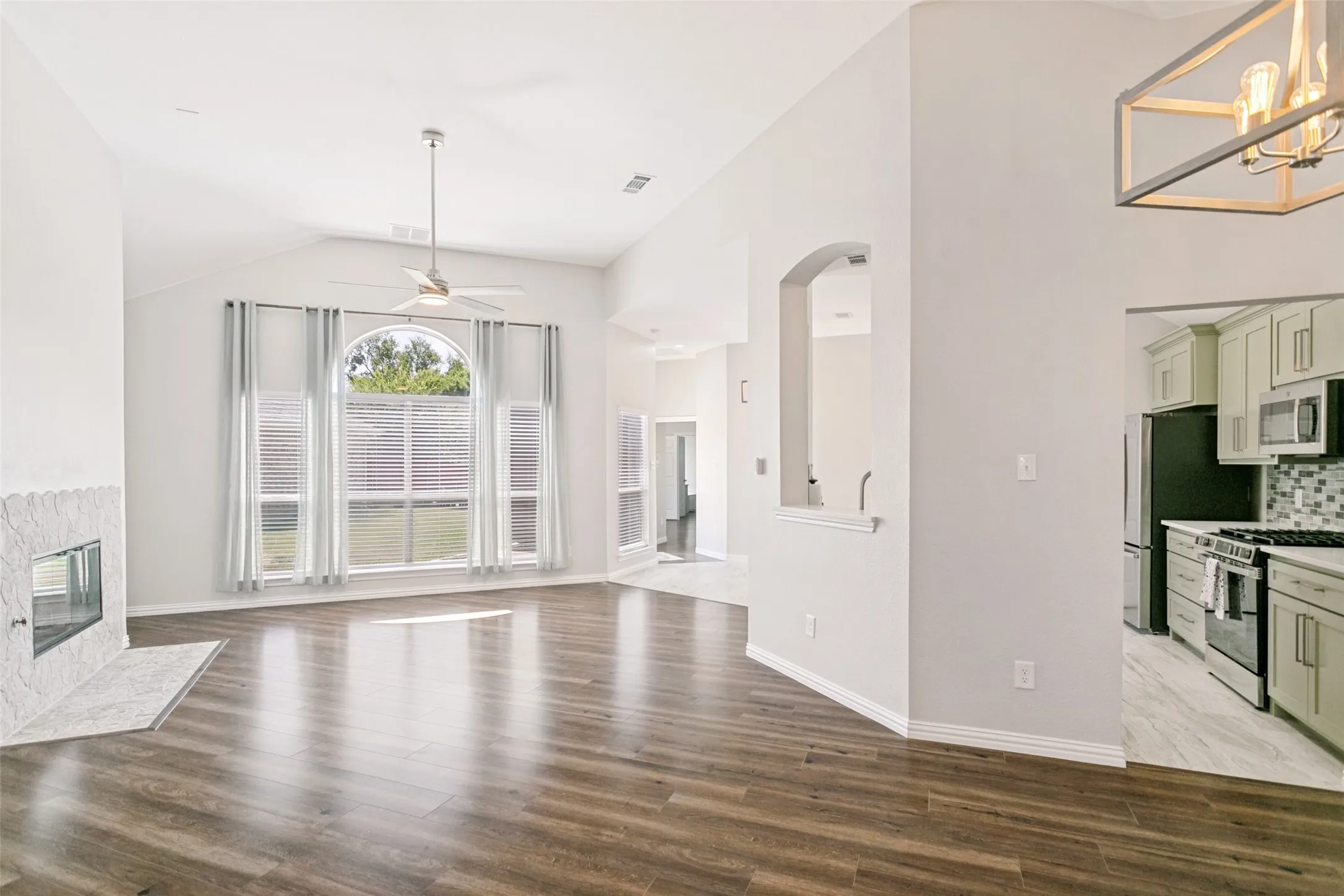 Single Family Residence For Rent in Collin County , 4034 Midrose Trail, Dallas, Texas 75287, 3 Bedroom, 2 Bathroom, 2 Garage spaces, 1,587 Sqft, built in 1997, mls#21383855, Real Estate Agent in Dallas, Homes For Rent in Collin county, Homes For Rent in Dallas, Realtor in Dallas Texas, Real Estate Brokerage Independent Realty Texas, Luminita Cordes Realtor