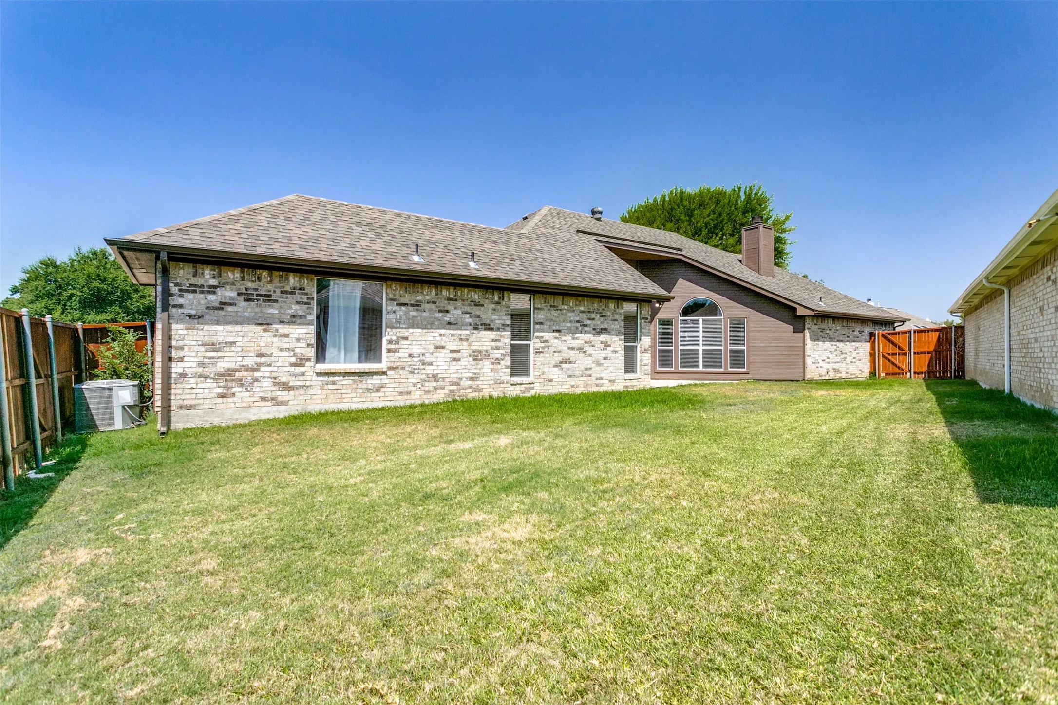 Single Family Residence For Rent in Collin County , 4034 Midrose Trail, Dallas, Texas 75287, 3 Bedroom, 2 Bathroom, 2 Garage spaces, 1,587 Sqft, built in 1997, mls#21383855, Real Estate Agent in Dallas, Homes For Rent in Collin county, Homes For Rent in Dallas, Realtor in Dallas Texas, Real Estate Brokerage Independent Realty Texas, Luminita Cordes Realtor