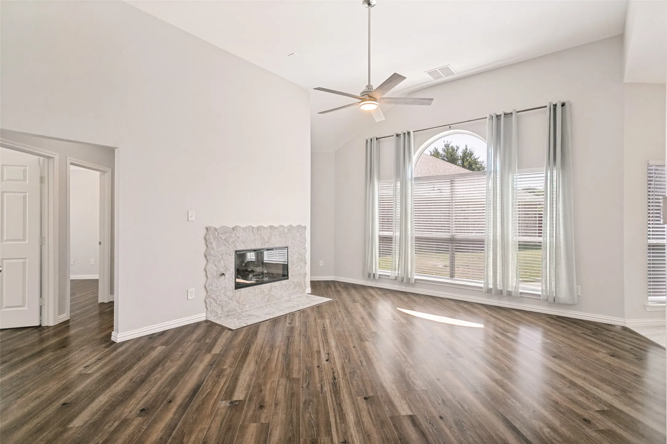 Single Family Residence For Rent in Collin County , 4034 Midrose Trail, Dallas, Texas 75287, 3 Bedroom, 2 Bathroom, 2 Garage spaces, 1,587 Sqft, built in 1997, mls#21383855, Real Estate Agent in Dallas, Homes For Rent in Collin county, Homes For Rent in Dallas, Realtor in Dallas Texas, Real Estate Brokerage Independent Realty Texas, Luminita Cordes Realtor