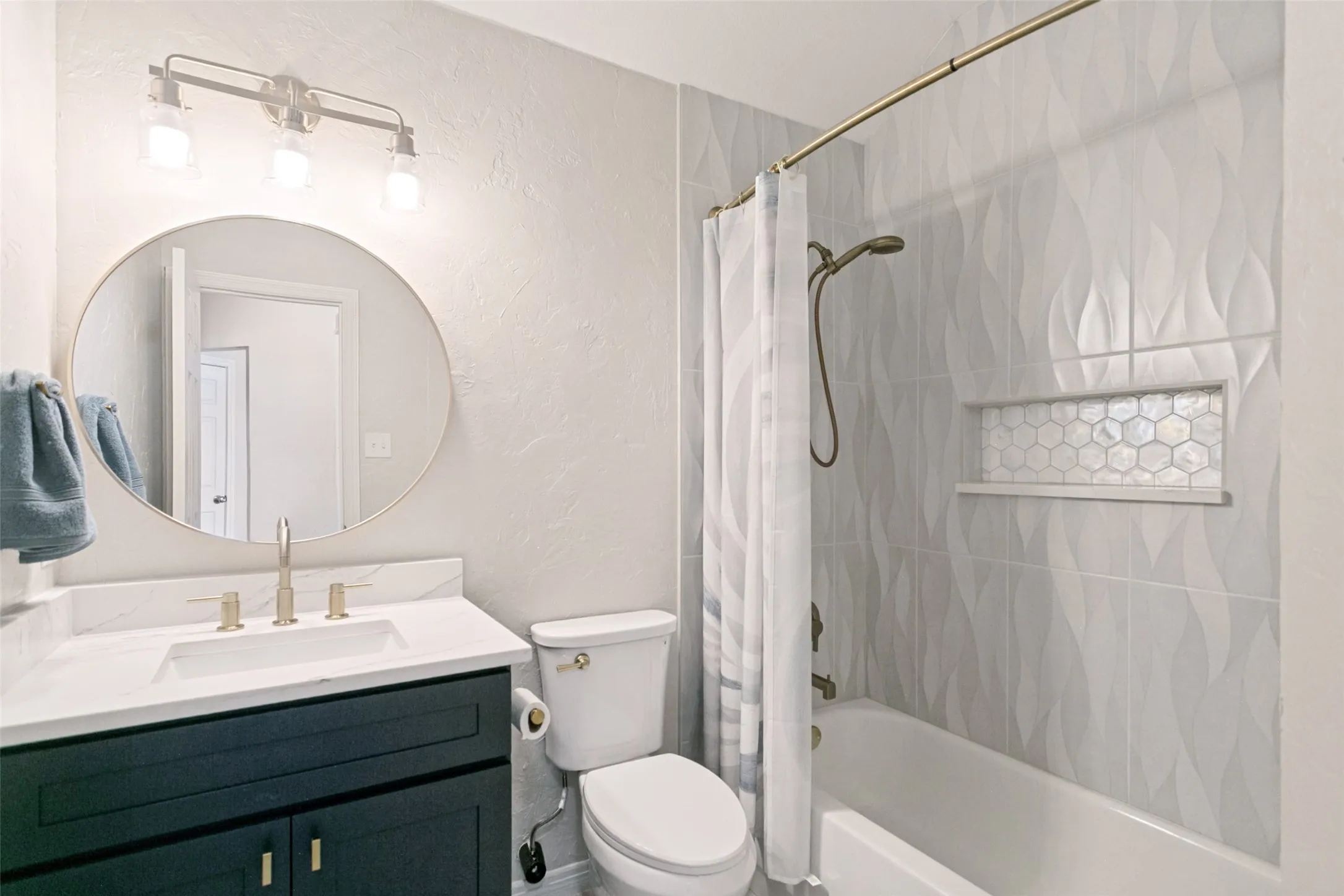 Single Family Residence For Rent in Collin County , 4034 Midrose Trail, Dallas, Texas 75287, 3 Bedroom, 2 Bathroom, 2 Garage spaces, 1,587 Sqft, built in 1997, mls#21383855, Real Estate Agent in Dallas, Homes For Rent in Collin county, Homes For Rent in Dallas, Realtor in Dallas Texas, Real Estate Brokerage Independent Realty Texas, Luminita Cordes Realtor