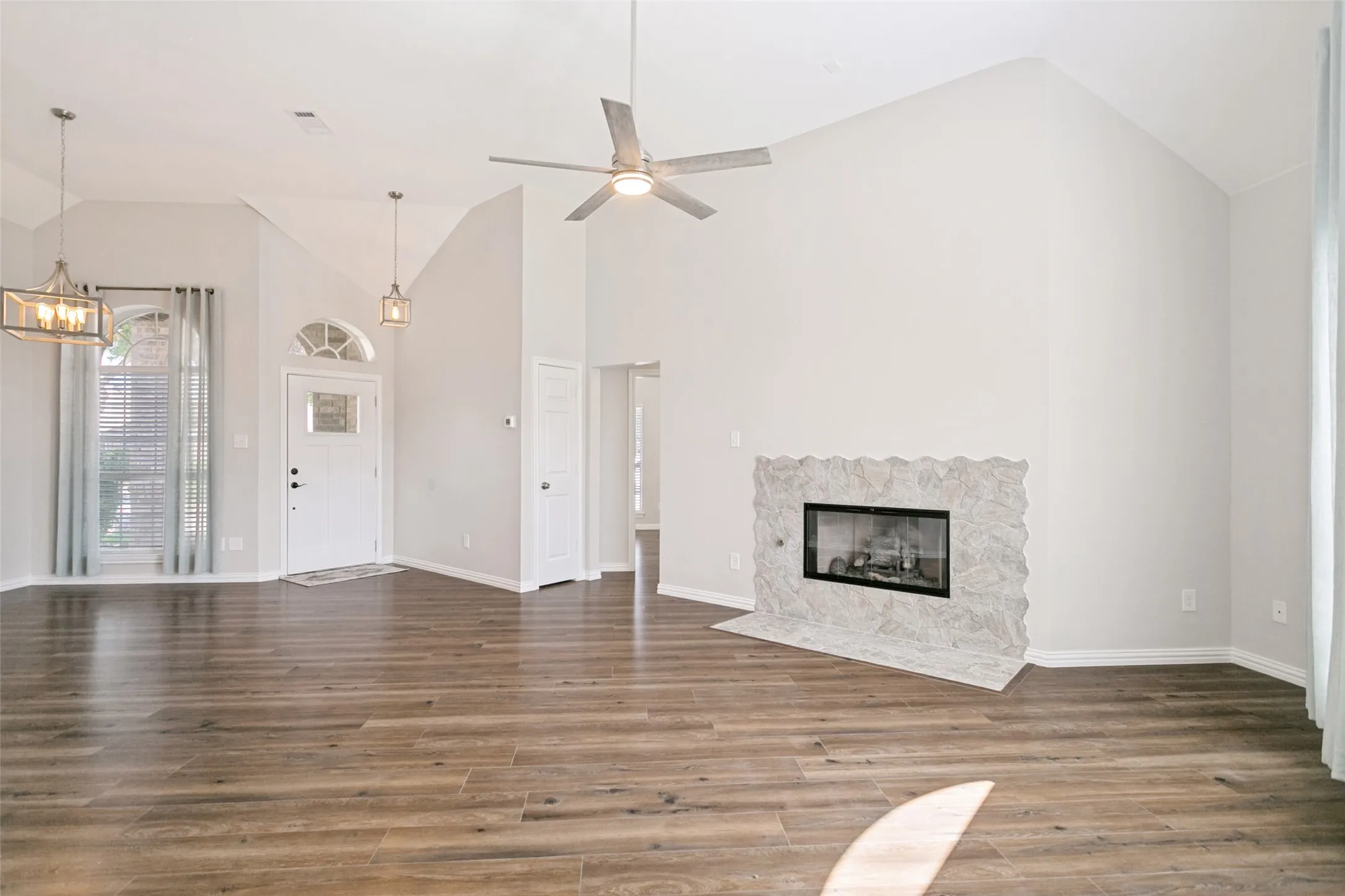 Single Family Residence For Rent in Collin County , 4034 Midrose Trail, Dallas, Texas 75287, 3 Bedroom, 2 Bathroom, 2 Garage spaces, 1,587 Sqft, built in 1997, mls#21383855, Real Estate Agent in Dallas, Homes For Rent in Collin county, Homes For Rent in Dallas, Realtor in Dallas Texas, Real Estate Brokerage Independent Realty Texas, Luminita Cordes Realtor