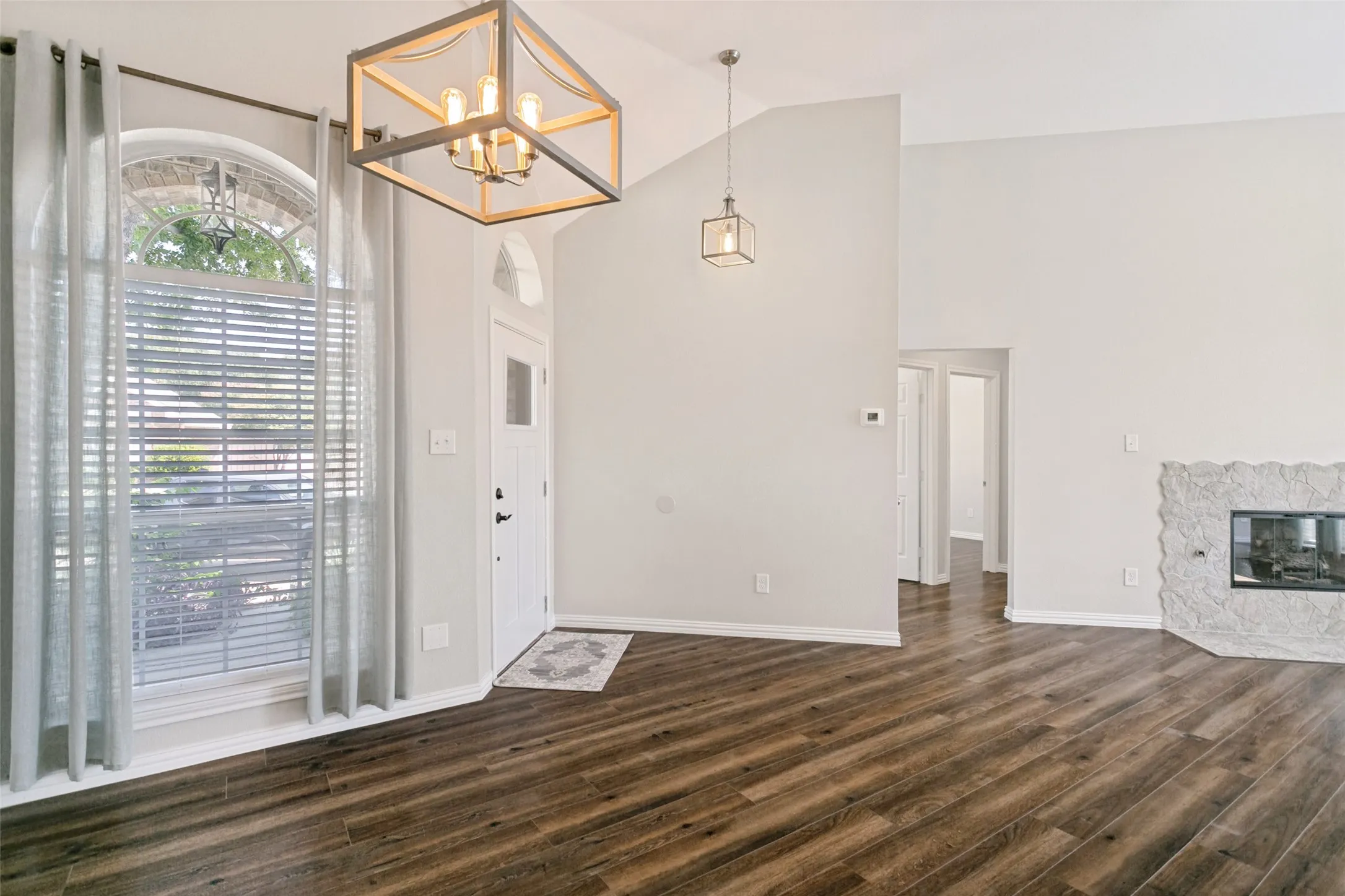 Single Family Residence For Rent in Collin County , 4034 Midrose Trail, Dallas, Texas 75287, 3 Bedroom, 2 Bathroom, 2 Garage spaces, 1,587 Sqft, built in 1997, mls#21383855, Real Estate Agent in Dallas, Homes For Rent in Collin county, Homes For Rent in Dallas, Realtor in Dallas Texas, Real Estate Brokerage Independent Realty Texas, Luminita Cordes Realtor