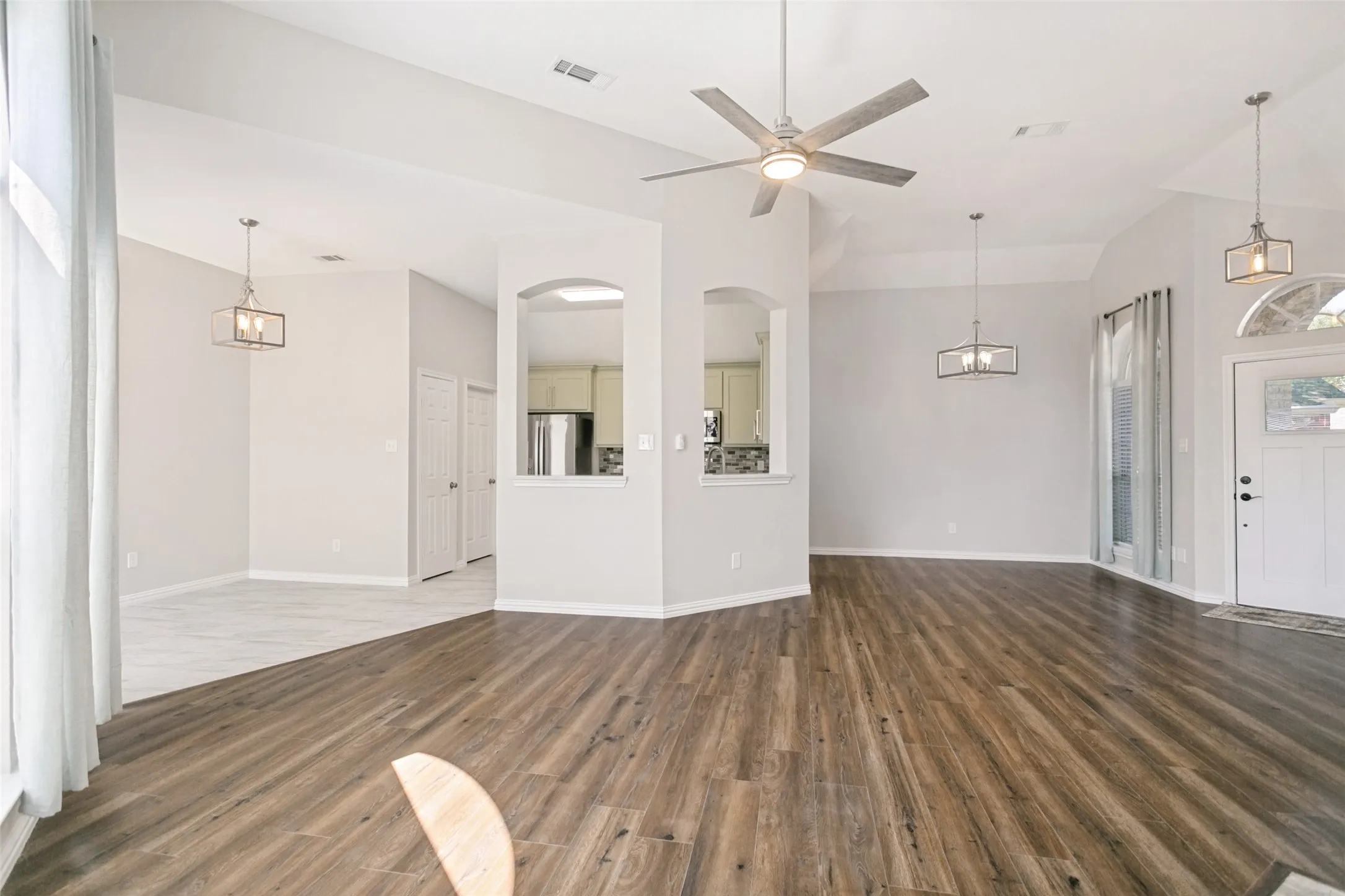 Single Family Residence For Rent in Collin County , 4034 Midrose Trail, Dallas, Texas 75287, 3 Bedroom, 2 Bathroom, 2 Garage spaces, 1,587 Sqft, built in 1997, mls#21383855, Real Estate Agent in Dallas, Homes For Rent in Collin county, Homes For Rent in Dallas, Realtor in Dallas Texas, Real Estate Brokerage Independent Realty Texas, Luminita Cordes Realtor