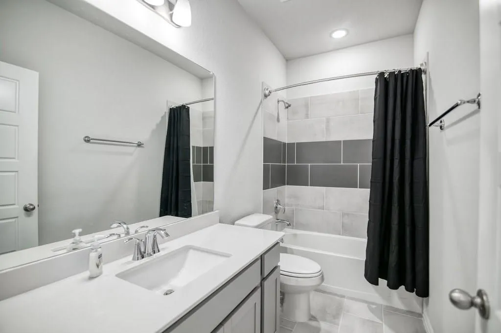 Single Family Residence For Sale in Denton County , 1909 Miramar Court, Little Elm, Texas 75068, 3 Bedroom, 2 Bathroom, 2 Garage spaces, 1,911 Sqft, built in 2020, mls#21383708, Real Estate Agent in Little Elm, Homes For Sale in Denton county, Homes For Sale in Little Elm, Realtor in Little Elm Texas, Real Estate Brokerage Independent Realty Texas, Luminita Cordes Realtor