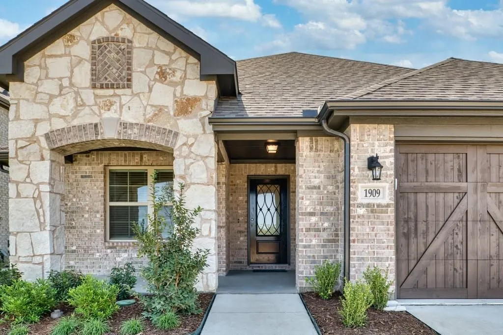 Single Family Residence For Sale in Denton County , 1909 Miramar Court, Little Elm, Texas 75068, 3 Bedroom, 2 Bathroom, 2 Garage spaces, 1,911 Sqft, built in 2020, mls#21383708, Real Estate Agent in Little Elm, Homes For Sale in Denton county, Homes For Sale in Little Elm, Realtor in Little Elm Texas, Real Estate Brokerage Independent Realty Texas, Luminita Cordes Realtor
