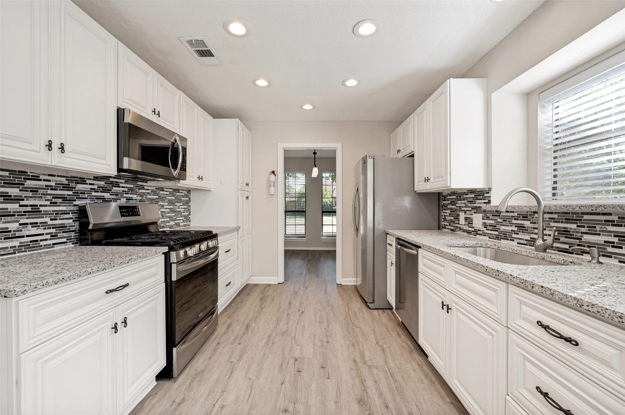 Single Family Residence For Sale in Collin County , 1103 Meadow Creek Drive, Allen, Texas 75002, 3 Bedroom, 2 Bathroom, 2 Garage spaces, 1,806 Sqft, built in 1984, mls#21379819, Real Estate Agent in Allen, Homes For Sale in Collin county, Homes For Sale in Allen, Realtor in Allen Texas, Real Estate Brokerage Independent Realty Texas, Luminita Cordes Realtor