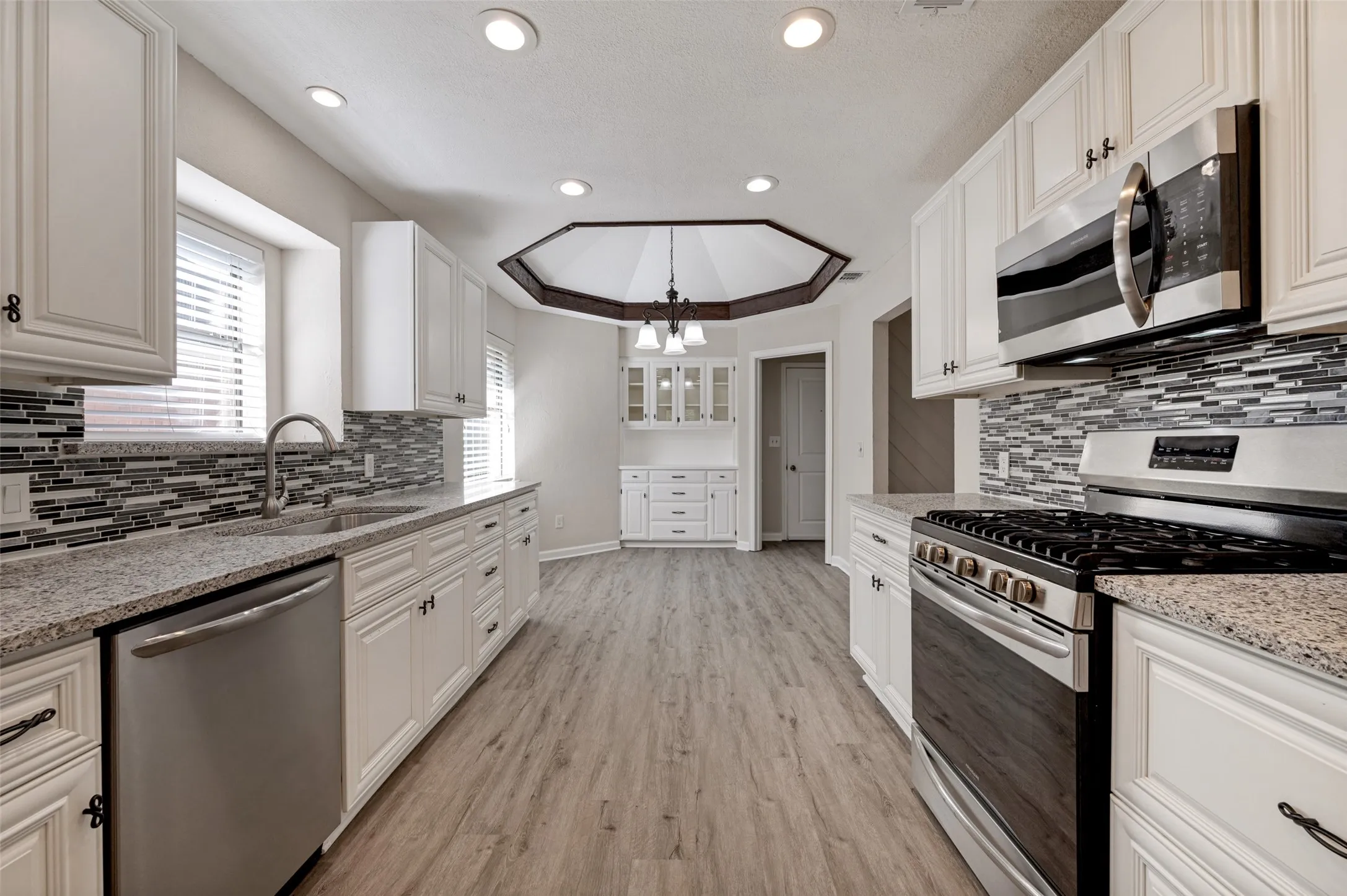 Single Family Residence For Sale in Collin County , 1103 Meadow Creek Drive, Allen, Texas 75002, 3 Bedroom, 2 Bathroom, 2 Garage spaces, 1,806 Sqft, built in 1984, mls#21379819, Real Estate Agent in Allen, Homes For Sale in Collin county, Homes For Sale in Allen, Realtor in Allen Texas, Real Estate Brokerage Independent Realty Texas, Luminita Cordes Realtor