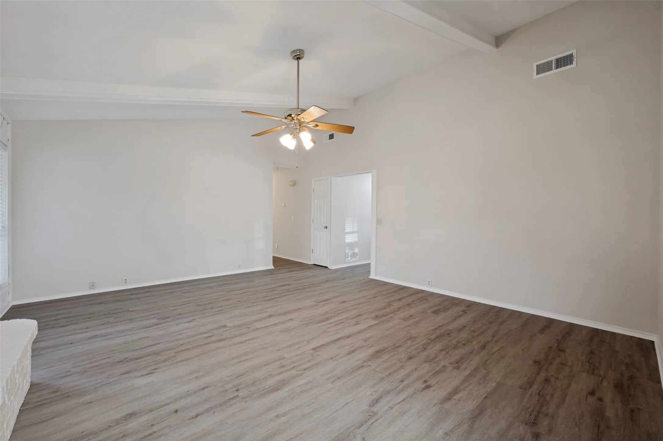 Single Family Residence For Sale in Collin County , 1103 Meadow Creek Drive, Allen, Texas 75002, 3 Bedroom, 2 Bathroom, 2 Garage spaces, 1,806 Sqft, built in 1984, mls#21379819, Real Estate Agent in Allen, Homes For Sale in Collin county, Homes For Sale in Allen, Realtor in Allen Texas, Real Estate Brokerage Independent Realty Texas, Luminita Cordes Realtor