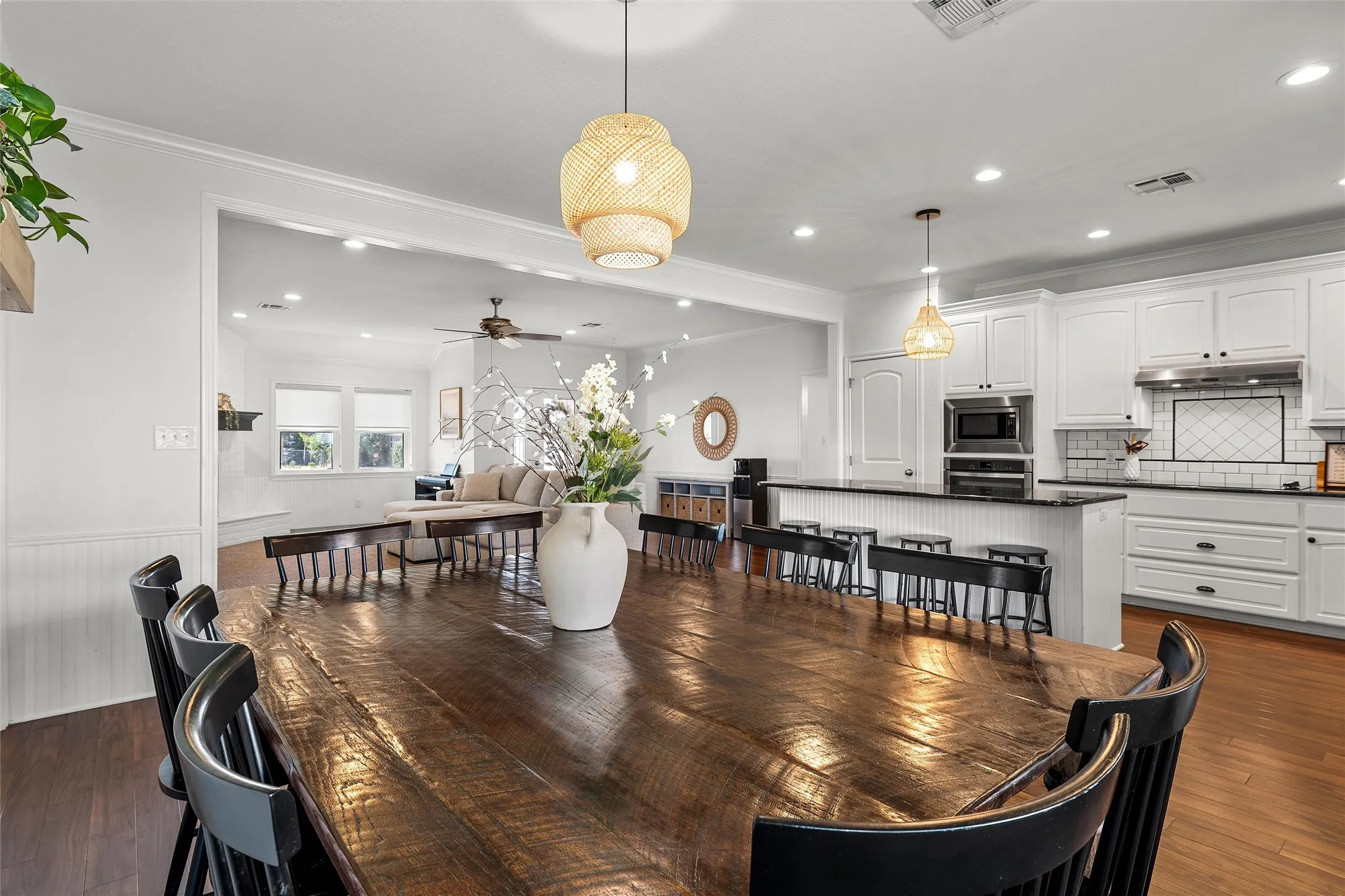 Single Family Residence For Sale in Mc Lennan County , 1004 N Main Street, West, Texas 76691, 3 Bedroom, 3 Bathroom, 2 Garage spaces, 2,301 Sqft, built in 2013, mls#21382923, Real Estate Agent in West, Homes For Sale in Mc Lennan county, Homes For Sale in West, Realtor in West Texas, Real Estate Brokerage Independent Realty Texas, Luminita Cordes Realtor