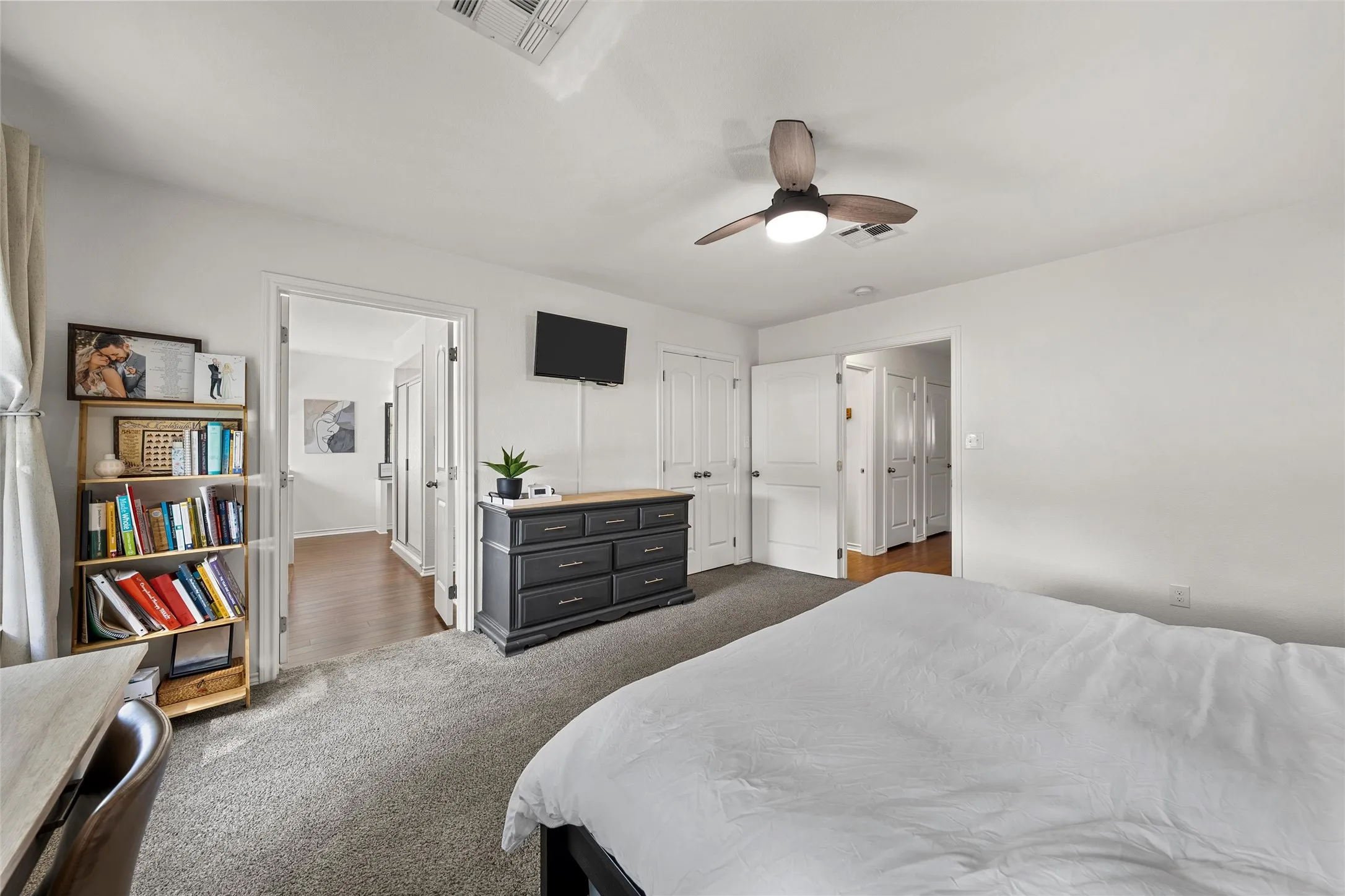 Single Family Residence For Sale in Mc Lennan County , 1004 N Main Street, West, Texas 76691, 3 Bedroom, 3 Bathroom, 2 Garage spaces, 2,301 Sqft, built in 2013, mls#21382923, Real Estate Agent in West, Homes For Sale in Mc Lennan county, Homes For Sale in West, Realtor in West Texas, Real Estate Brokerage Independent Realty Texas, Luminita Cordes Realtor