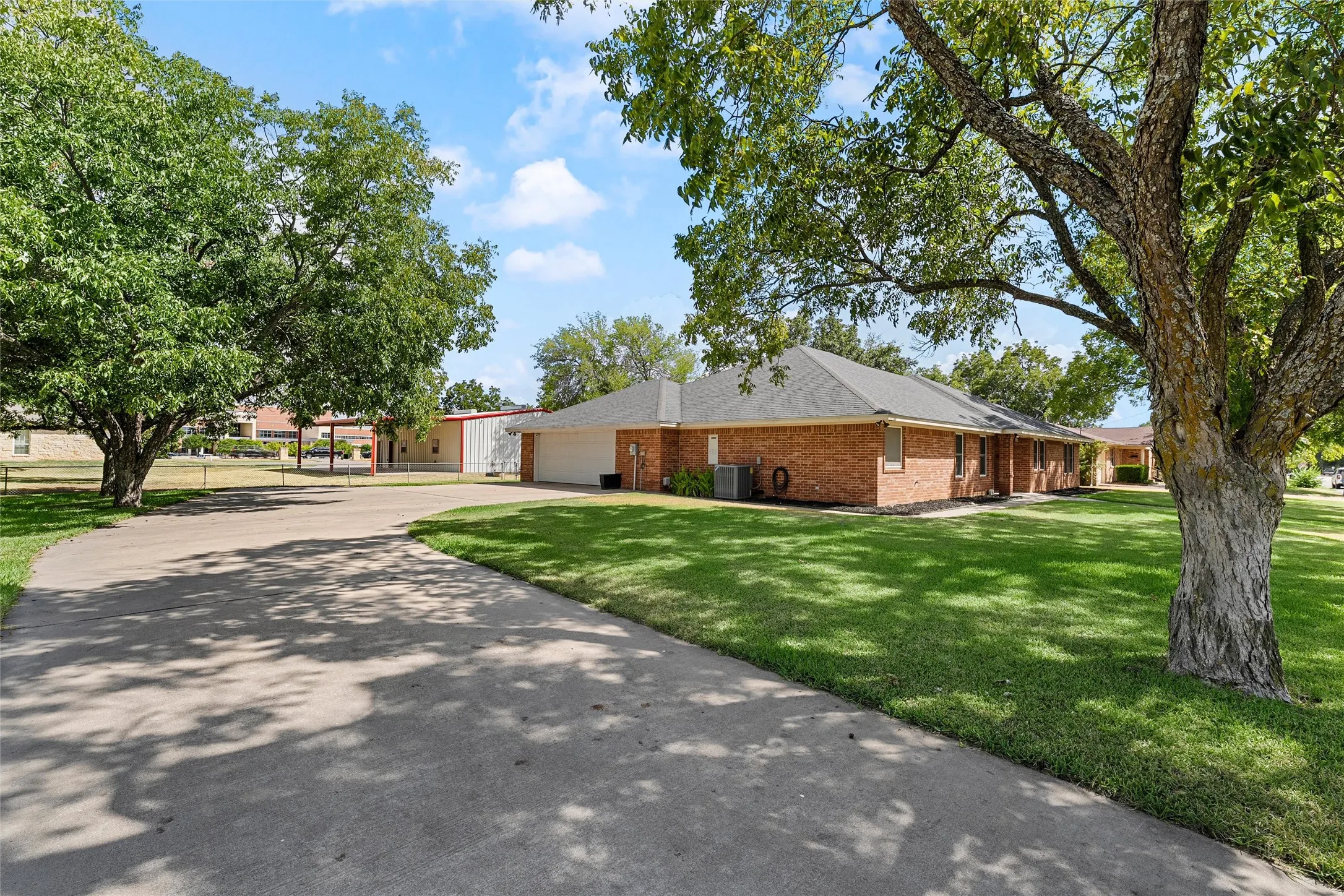 Single Family Residence For Sale in Mc Lennan County , 1004 N Main Street, West, Texas 76691, 3 Bedroom, 3 Bathroom, 2 Garage spaces, 2,301 Sqft, built in 2013, mls#21382923, Real Estate Agent in West, Homes For Sale in Mc Lennan county, Homes For Sale in West, Realtor in West Texas, Real Estate Brokerage Independent Realty Texas, Luminita Cordes Realtor