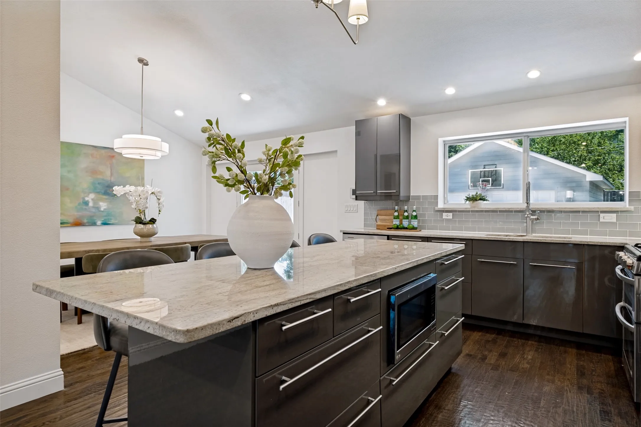 Single Family Residence For Sale in Dallas County , 6524 Kenwell Street, Dallas, Texas 75209, 3 Bedroom, 3 Bathroom, 2 Garage spaces, 2,020 Sqft, built in 1948, mls#21384007, Real Estate Agent in Dallas, Homes For Sale in Dallas county, Homes For Sale in Dallas, Realtor in Dallas Texas, Real Estate Brokerage Independent Realty Texas, Luminita Cordes Realtor