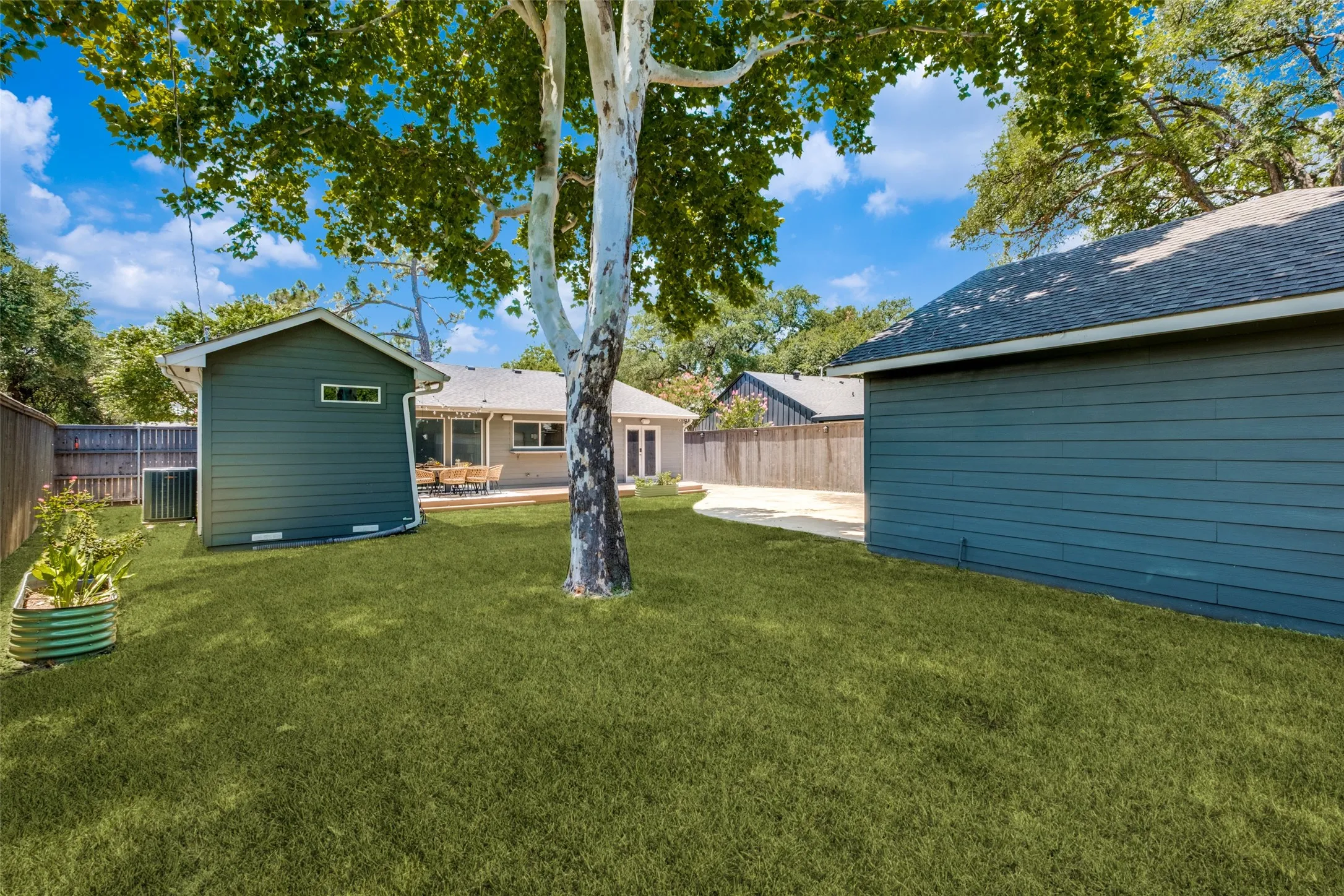 Single Family Residence For Sale in Dallas County , 6524 Kenwell Street, Dallas, Texas 75209, 3 Bedroom, 3 Bathroom, 2 Garage spaces, 2,020 Sqft, built in 1948, mls#21384007, Real Estate Agent in Dallas, Homes For Sale in Dallas county, Homes For Sale in Dallas, Realtor in Dallas Texas, Real Estate Brokerage Independent Realty Texas, Luminita Cordes Realtor
