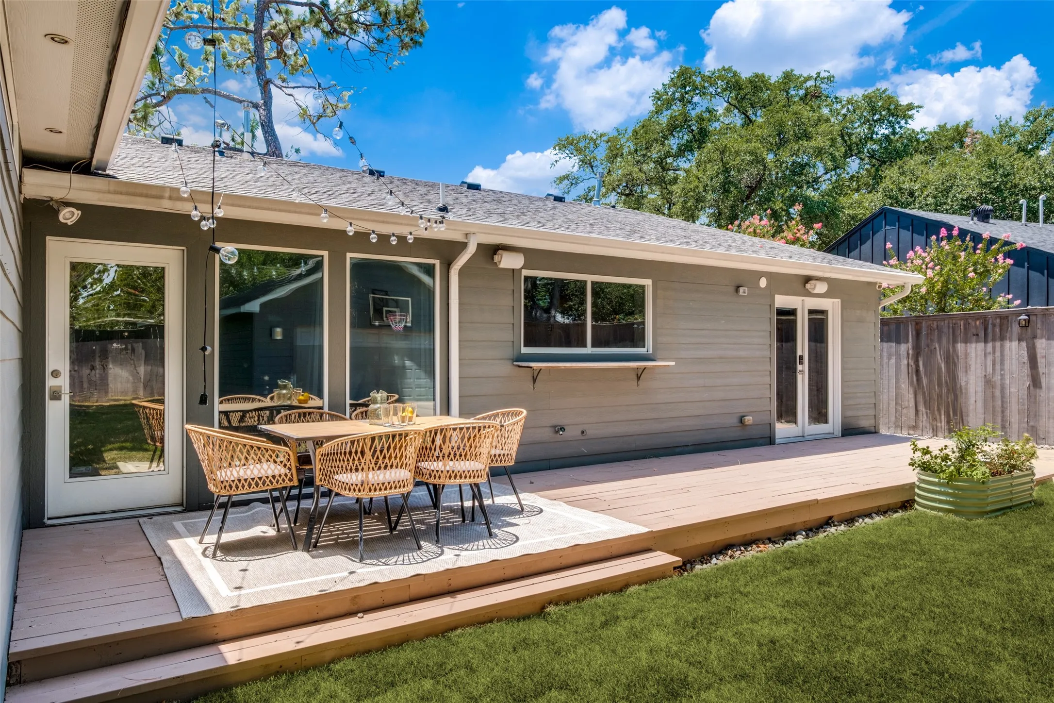 Single Family Residence For Sale in Dallas County , 6524 Kenwell Street, Dallas, Texas 75209, 3 Bedroom, 3 Bathroom, 2 Garage spaces, 2,020 Sqft, built in 1948, mls#21384007, Real Estate Agent in Dallas, Homes For Sale in Dallas county, Homes For Sale in Dallas, Realtor in Dallas Texas, Real Estate Brokerage Independent Realty Texas, Luminita Cordes Realtor