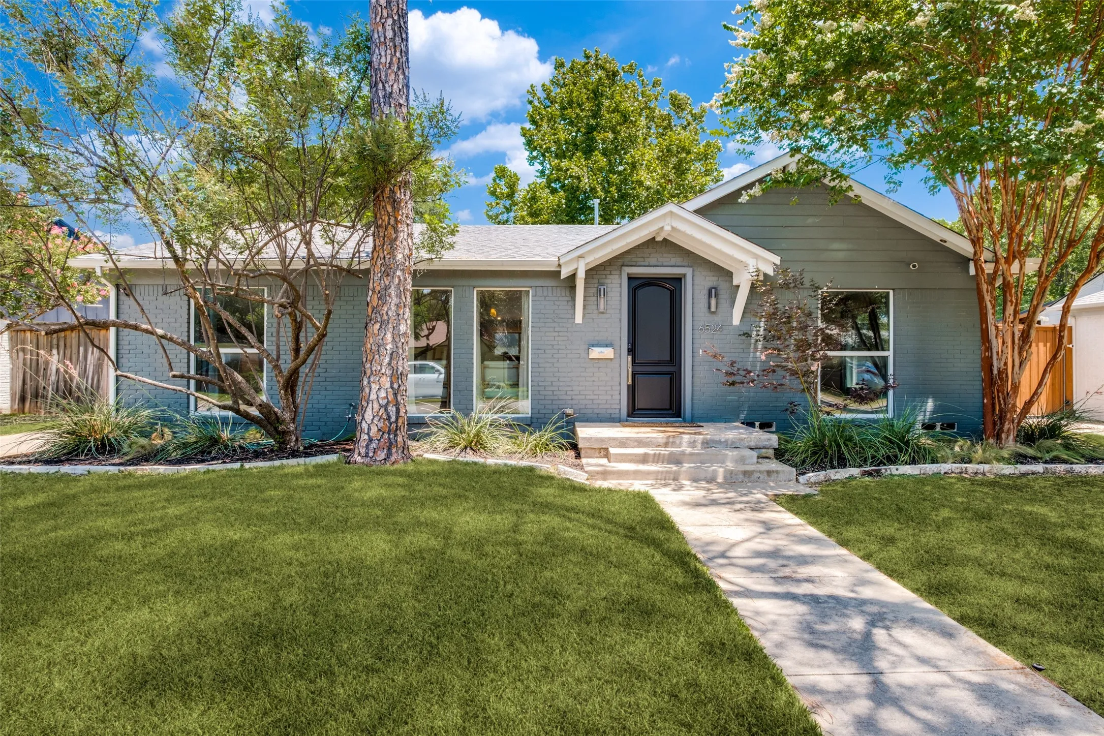 Single Family Residence For Sale in Dallas County , 6524 Kenwell Street, Dallas, Texas 75209, 3 Bedroom, 3 Bathroom, 2 Garage spaces, 2,020 Sqft, built in 1948, mls#21384007, Real Estate Agent in Dallas, Homes For Sale in Dallas county, Homes For Sale in Dallas, Realtor in Dallas Texas, Real Estate Brokerage Independent Realty Texas, Luminita Cordes Realtor