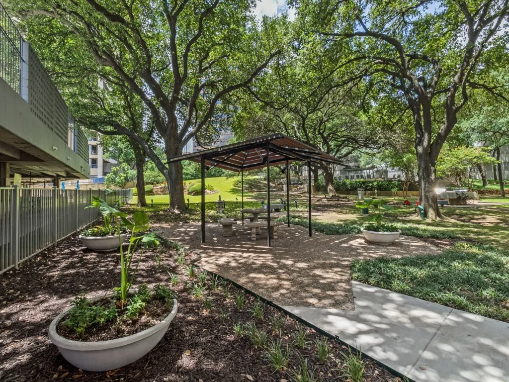 Condominium For Rent in Dallas County , 3883 Turtle Creek Boulevard 1417, Dallas, Texas 75219, 1 Bedroom, 1 Bathroom, 1 Garage spaces, 863 Sqft, built in 1963, mls#21384005, Real Estate Agent in Dallas, Homes For Rent in Dallas county, Homes For Rent in Dallas, Realtor in Dallas Texas, Real Estate Brokerage Independent Realty Texas, Luminita Cordes Realtor