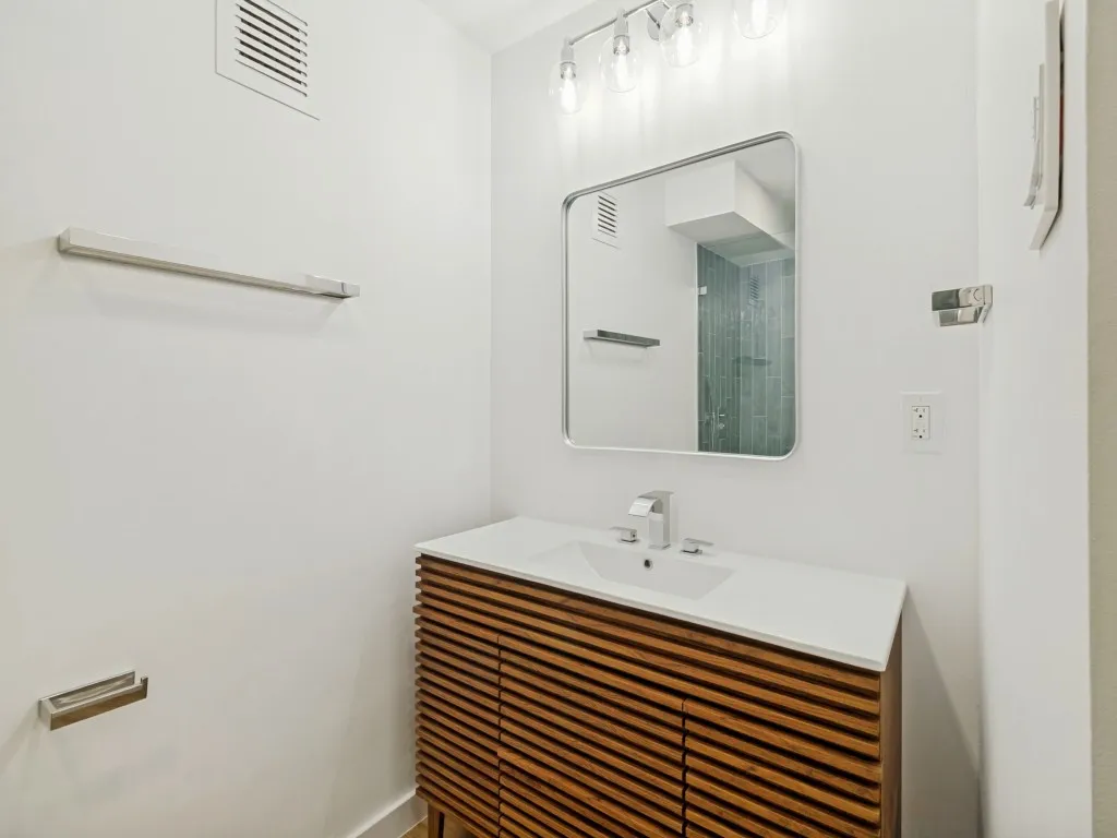 Condominium For Rent in Dallas County , 3883 Turtle Creek Boulevard 1417, Dallas, Texas 75219, 1 Bedroom, 1 Bathroom, 1 Garage spaces, 863 Sqft, built in 1963, mls#21384005, Real Estate Agent in Dallas, Homes For Rent in Dallas county, Homes For Rent in Dallas, Realtor in Dallas Texas, Real Estate Brokerage Independent Realty Texas, Luminita Cordes Realtor