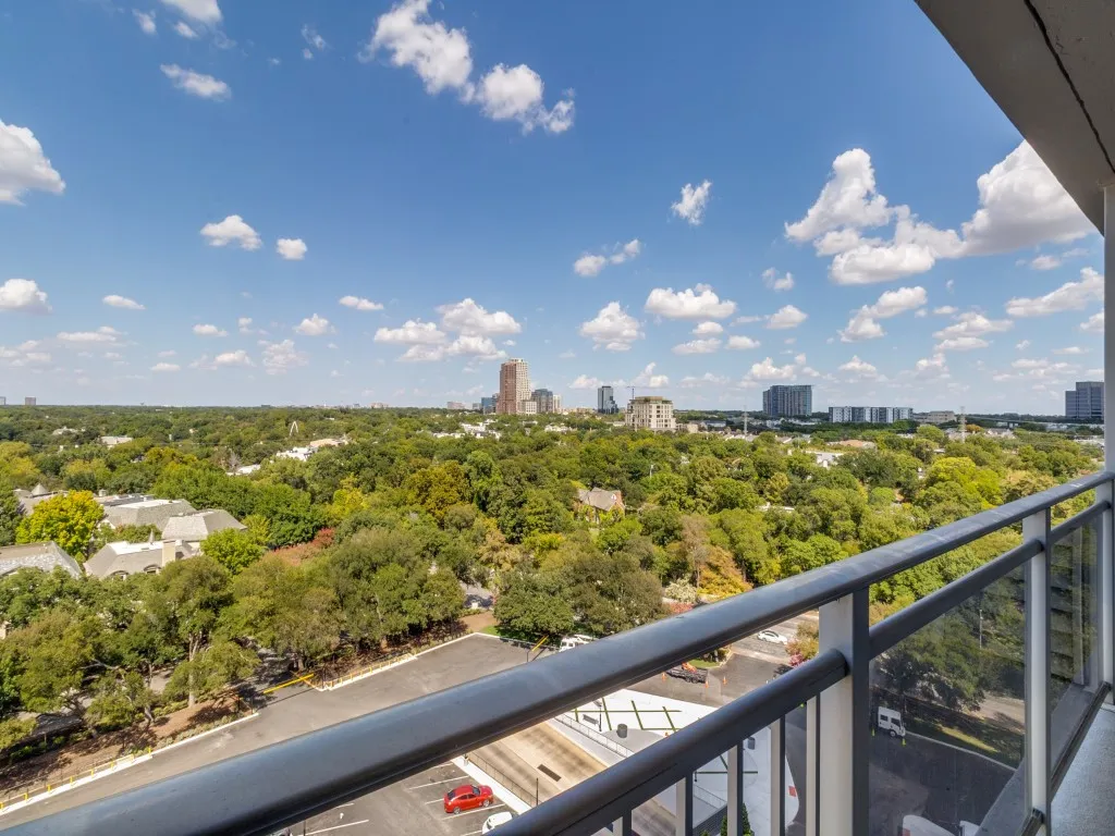 Condominium For Rent in Dallas County , 3883 Turtle Creek Boulevard 1417, Dallas, Texas 75219, 1 Bedroom, 1 Bathroom, 1 Garage spaces, 863 Sqft, built in 1963, mls#21384005, Real Estate Agent in Dallas, Homes For Rent in Dallas county, Homes For Rent in Dallas, Realtor in Dallas Texas, Real Estate Brokerage Independent Realty Texas, Luminita Cordes Realtor