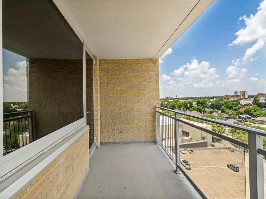 Condominium For Rent in Dallas County , 3883 Turtle Creek Boulevard 1417, Dallas, Texas 75219, 1 Bedroom, 1 Bathroom, 1 Garage spaces, 863 Sqft, built in 1963, mls#21384005, Real Estate Agent in Dallas, Homes For Rent in Dallas county, Homes For Rent in Dallas, Realtor in Dallas Texas, Real Estate Brokerage Independent Realty Texas, Luminita Cordes Realtor