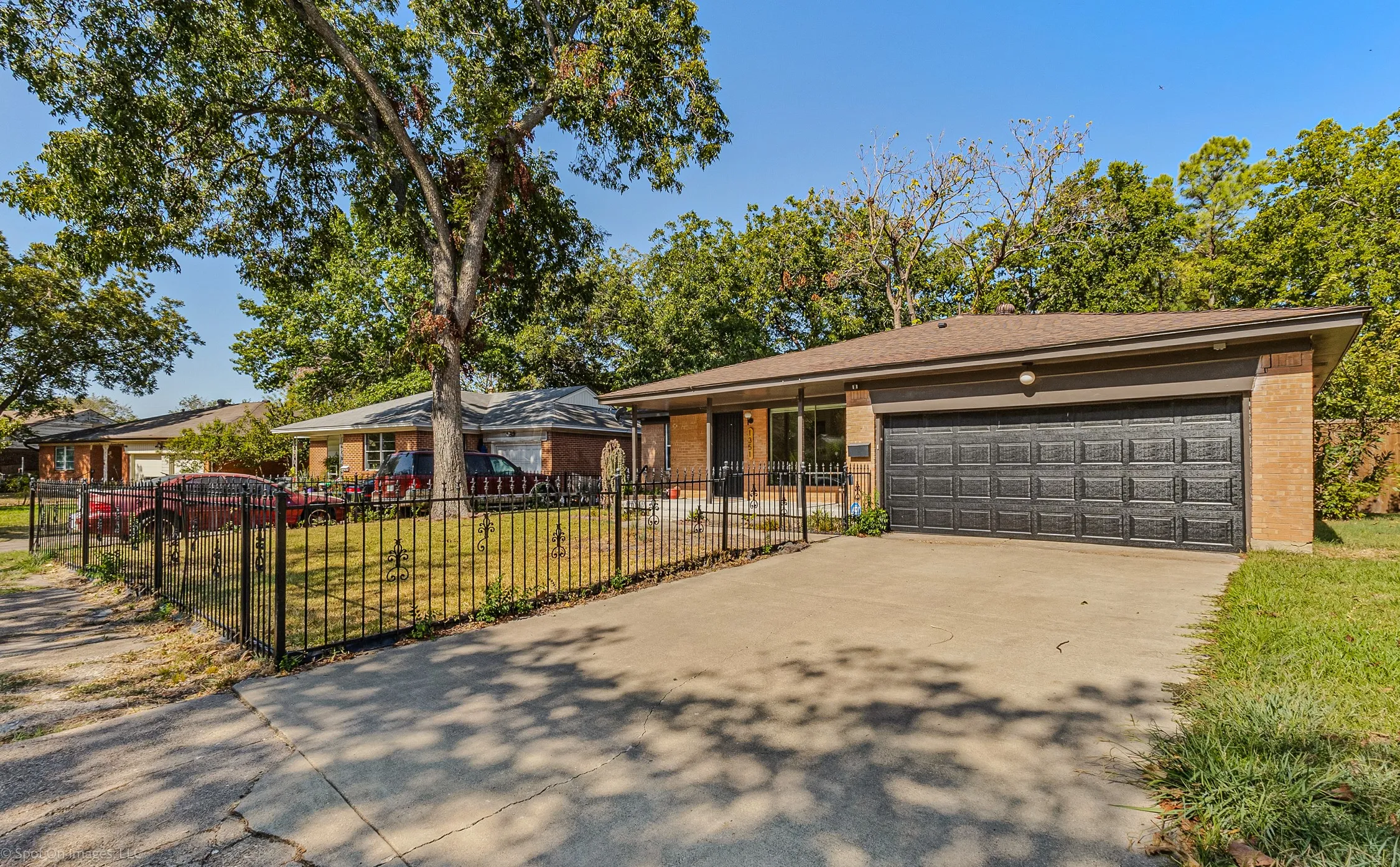 Single Family Residence For Rent in Dallas County , 1351 Dell Oak Drive, Dallas, Texas 75217, 3 Bedroom, 3 Bathroom, 2 Garage spaces, 1,413 Sqft, built in 1958, mls#21377388, Real Estate Agent in Dallas, Homes For Rent in Dallas county, Homes For Rent in Dallas, Realtor in Dallas Texas, Real Estate Brokerage Independent Realty Texas, Luminita Cordes Realtor