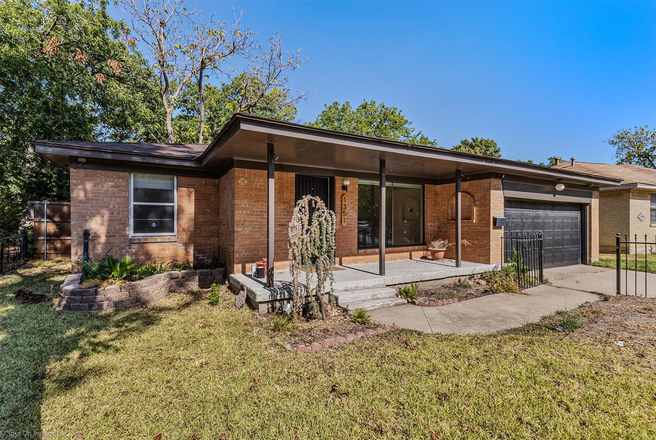 Single Family Residence For Rent in Dallas County , 1351 Dell Oak Drive, Dallas, Texas 75217, 3 Bedroom, 3 Bathroom, 2 Garage spaces, 1,413 Sqft, built in 1958, mls#21377388, Real Estate Agent in Dallas, Homes For Rent in Dallas county, Homes For Rent in Dallas, Realtor in Dallas Texas, Real Estate Brokerage Independent Realty Texas, Luminita Cordes Realtor