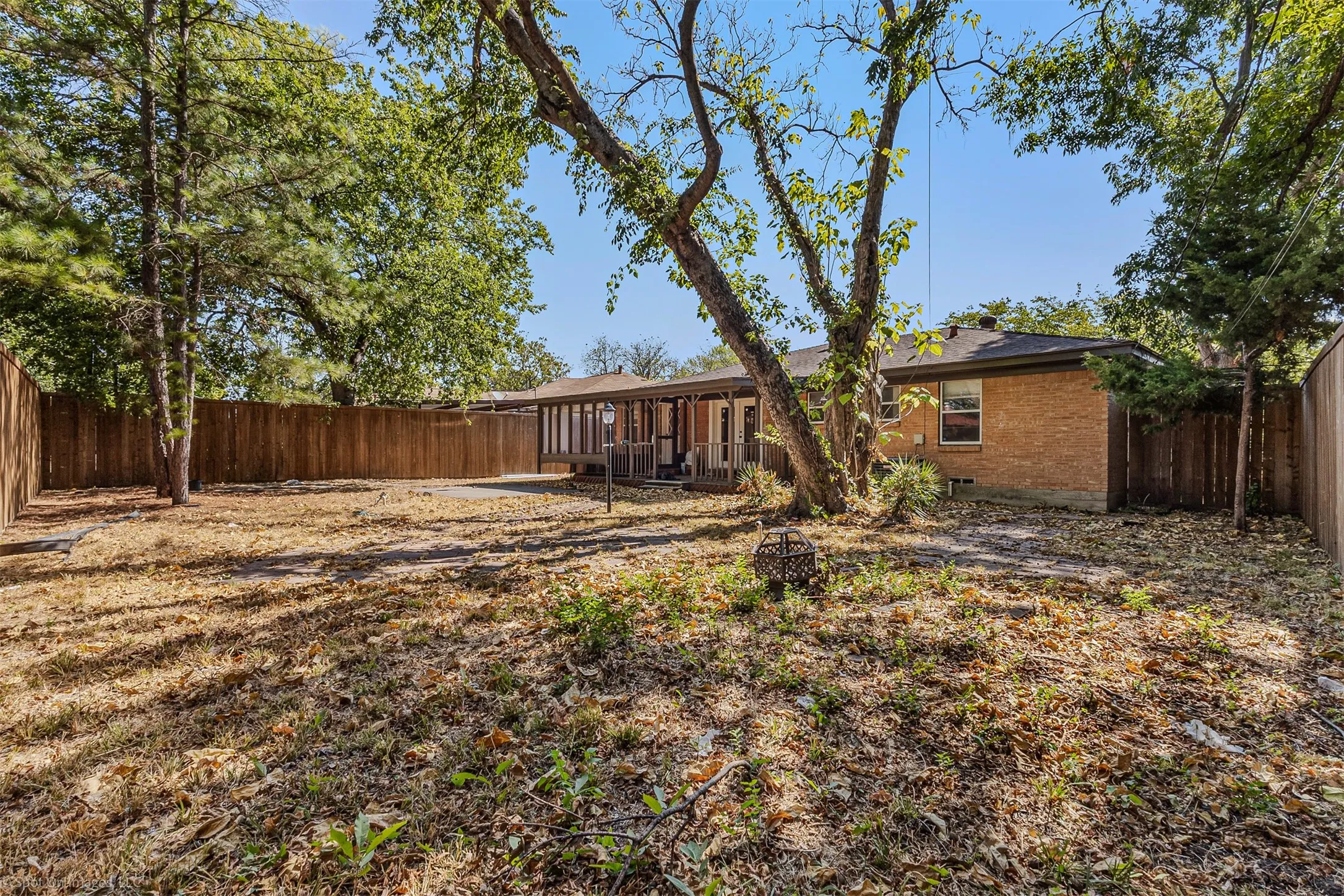 Single Family Residence For Rent in Dallas County , 1351 Dell Oak Drive, Dallas, Texas 75217, 3 Bedroom, 3 Bathroom, 2 Garage spaces, 1,413 Sqft, built in 1958, mls#21377388, Real Estate Agent in Dallas, Homes For Rent in Dallas county, Homes For Rent in Dallas, Realtor in Dallas Texas, Real Estate Brokerage Independent Realty Texas, Luminita Cordes Realtor